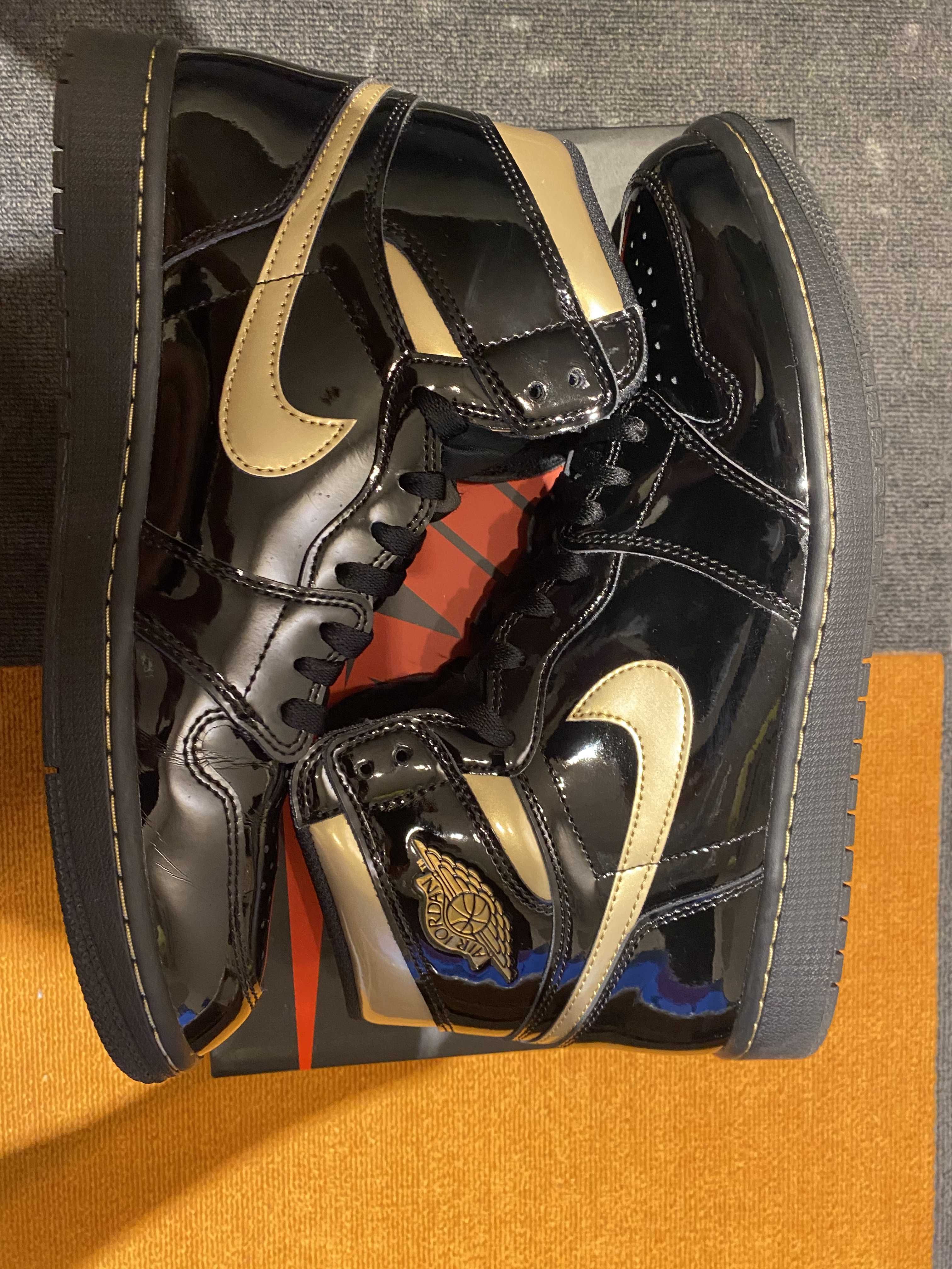 Nike Air Jordan 1 High OG "Black-Metalic Gold"