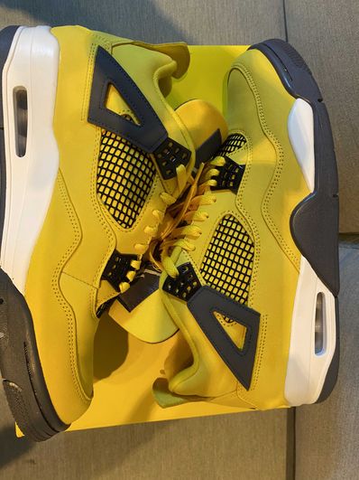 Nike Air Jordan 4 "Tour Yellow"