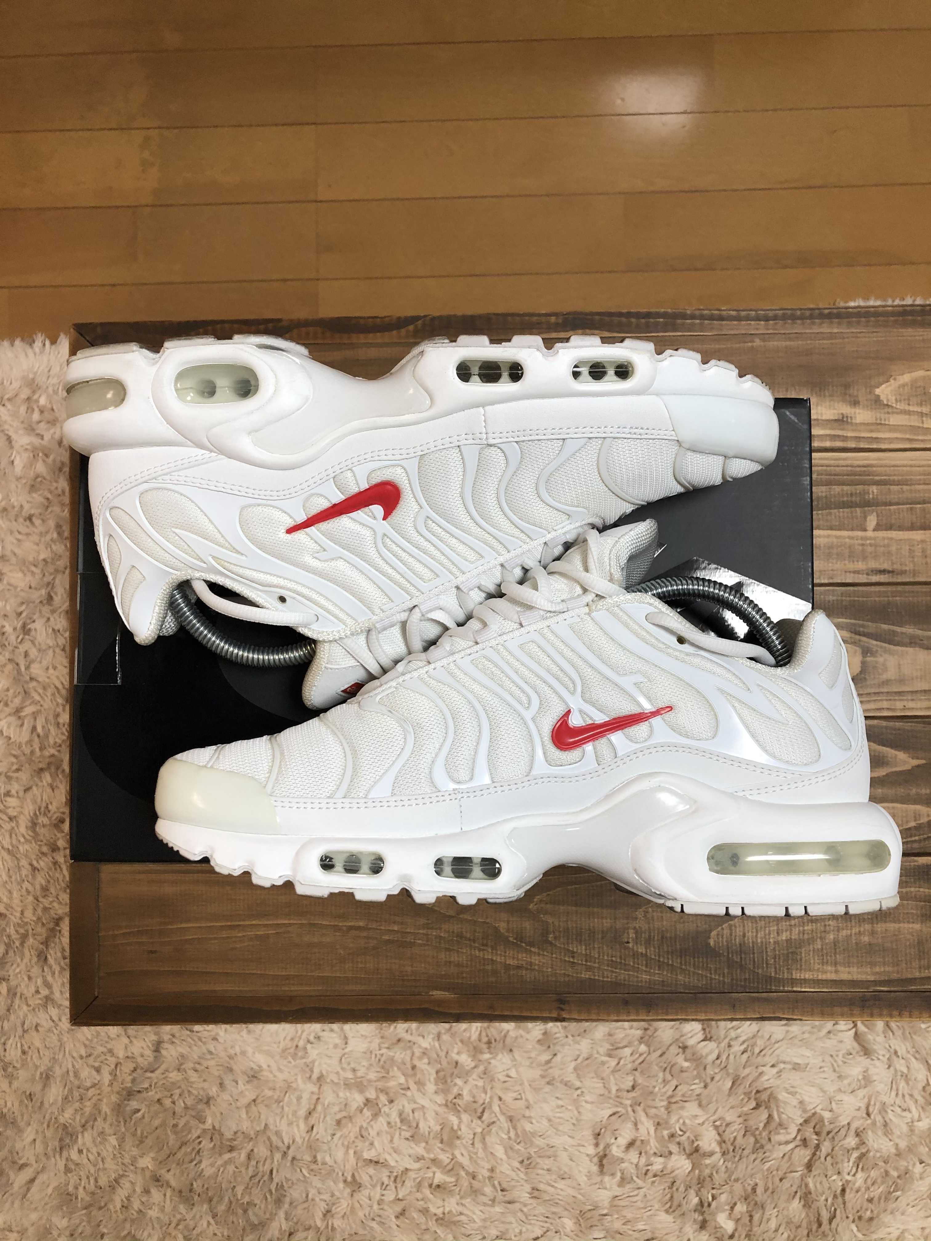Supreme x Nike Air Max Plus TN "White/Speed Red"