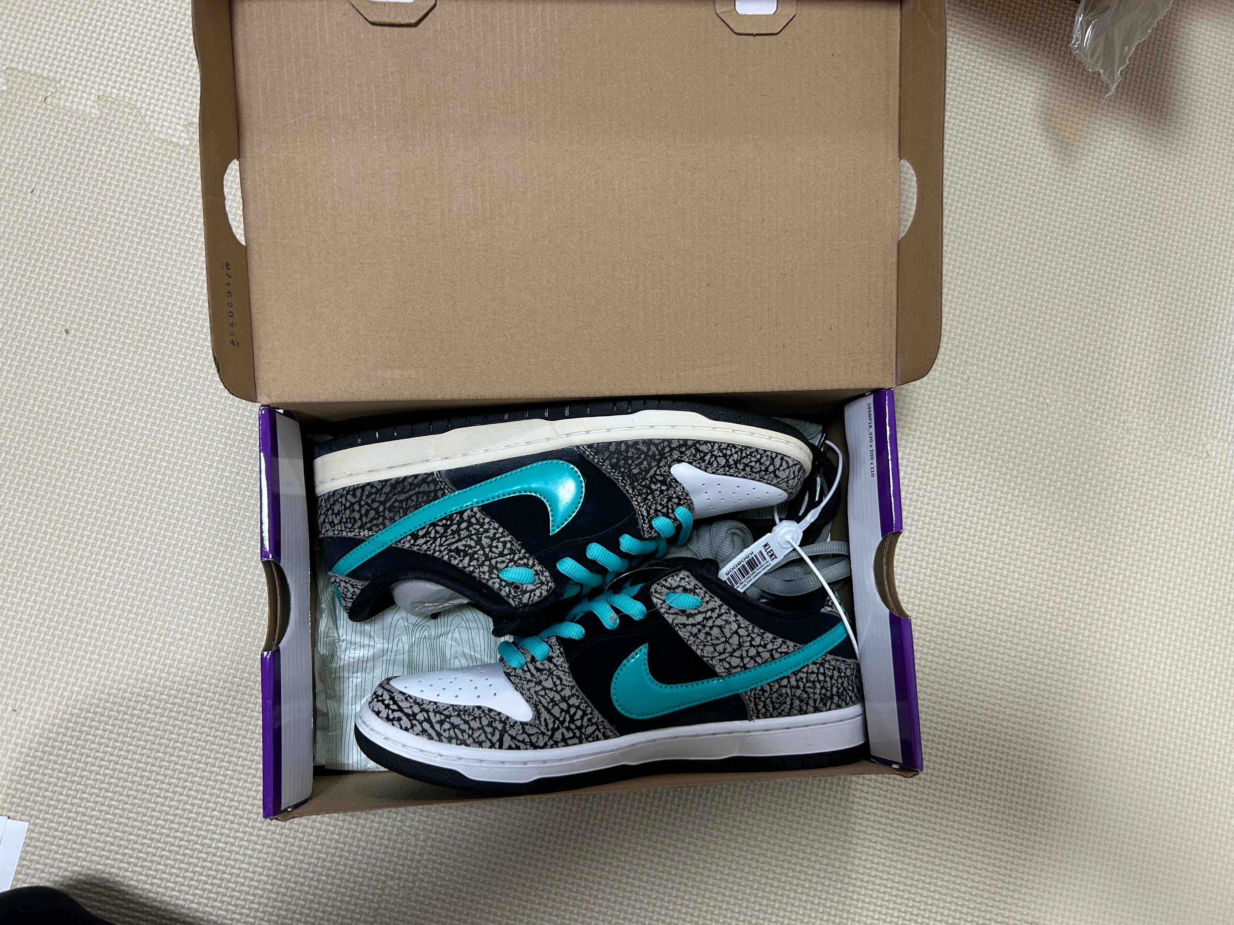 Nike SB Dunk Low "Elephant/Safari"