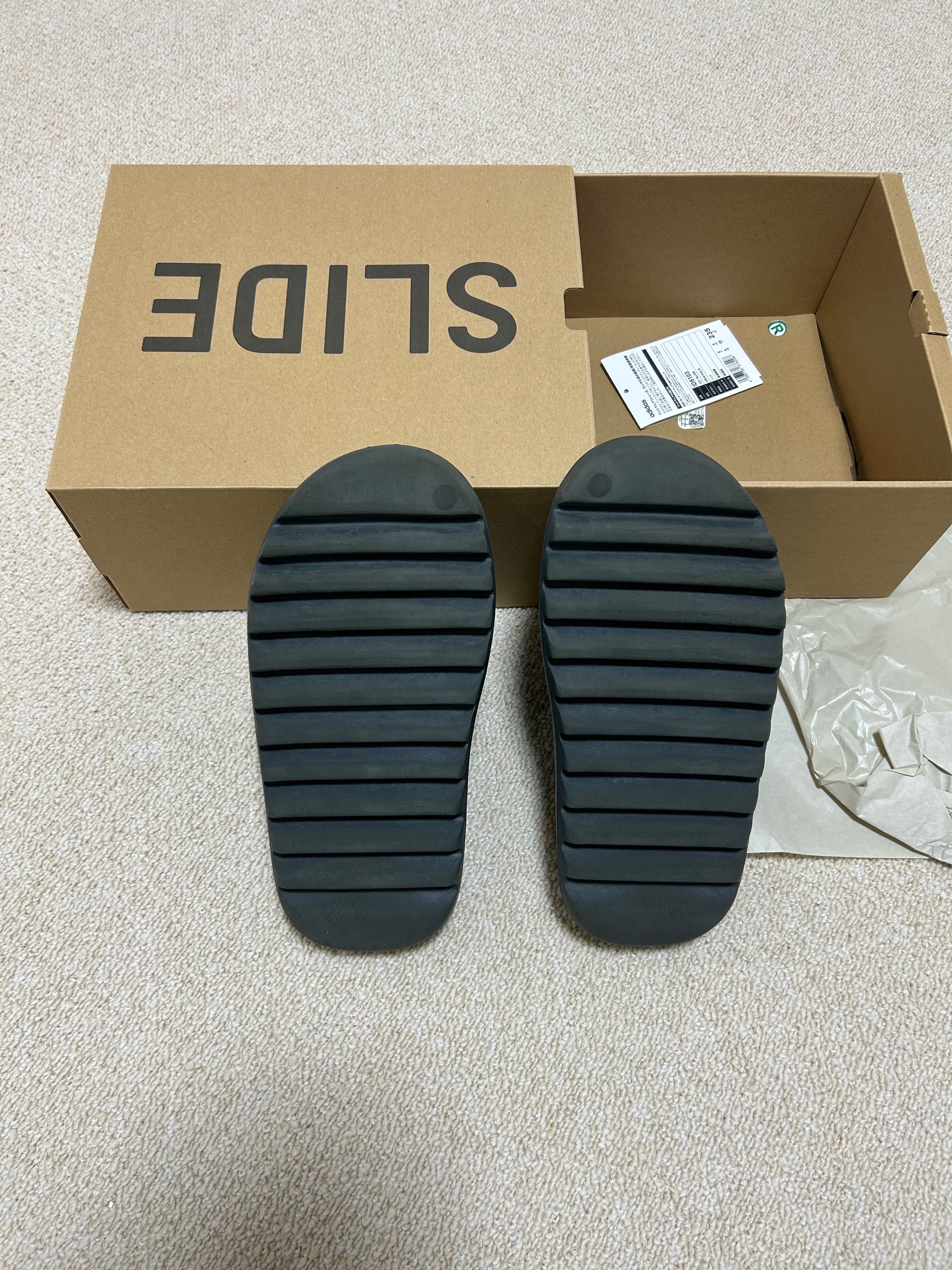 adidas YEEZY Slide "Dark Onyx"