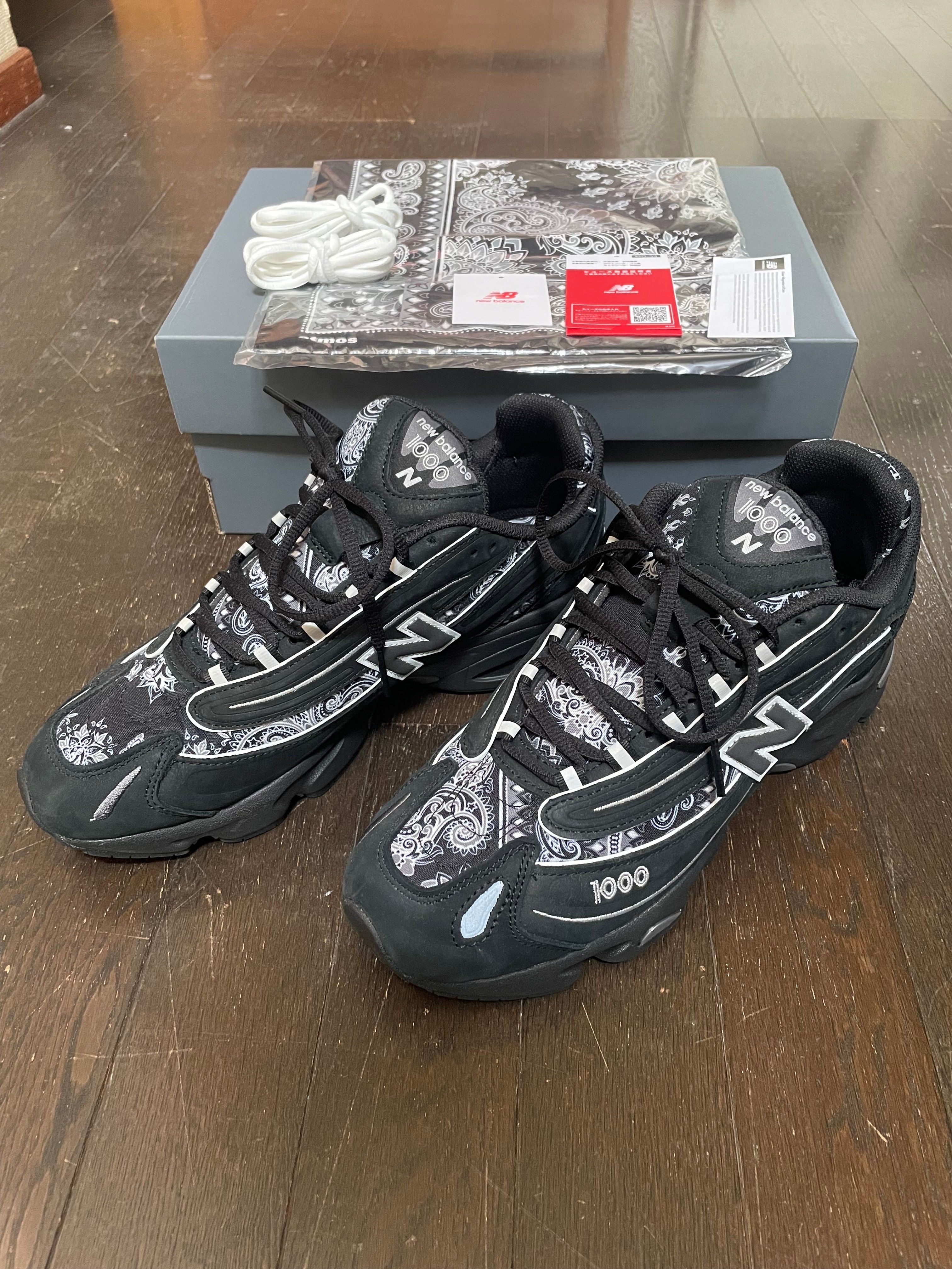 atmos × New Balance 1000 "bāṅdhnū/Black Paisley"