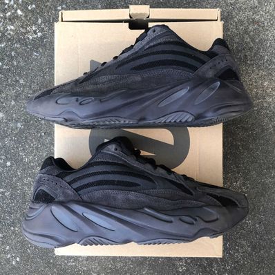 adidas YEEZY BOOST 700 V2 "Vanta"