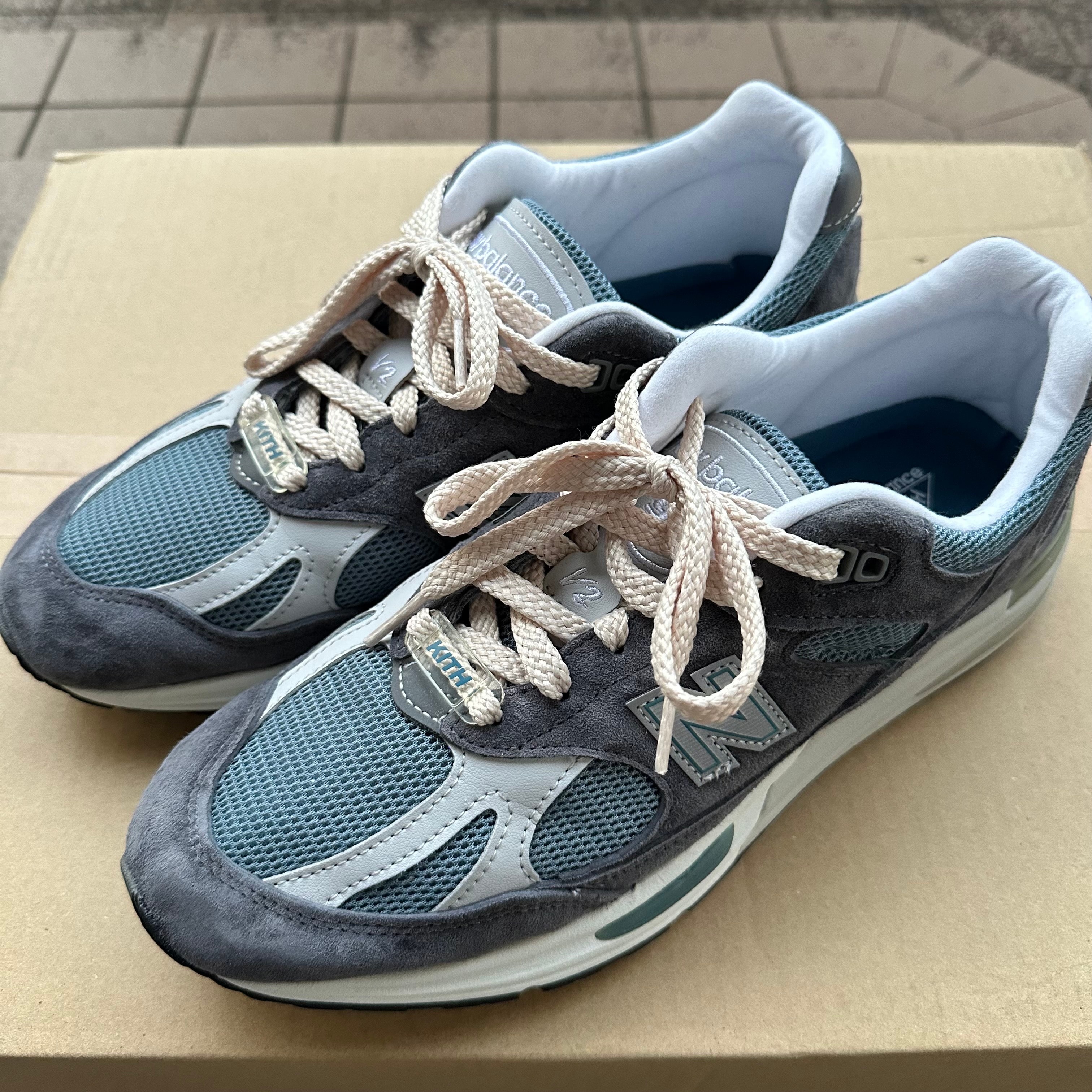 KITH × New Balance 991V2 "Asphalt/Lead/Oyster Mushroom"