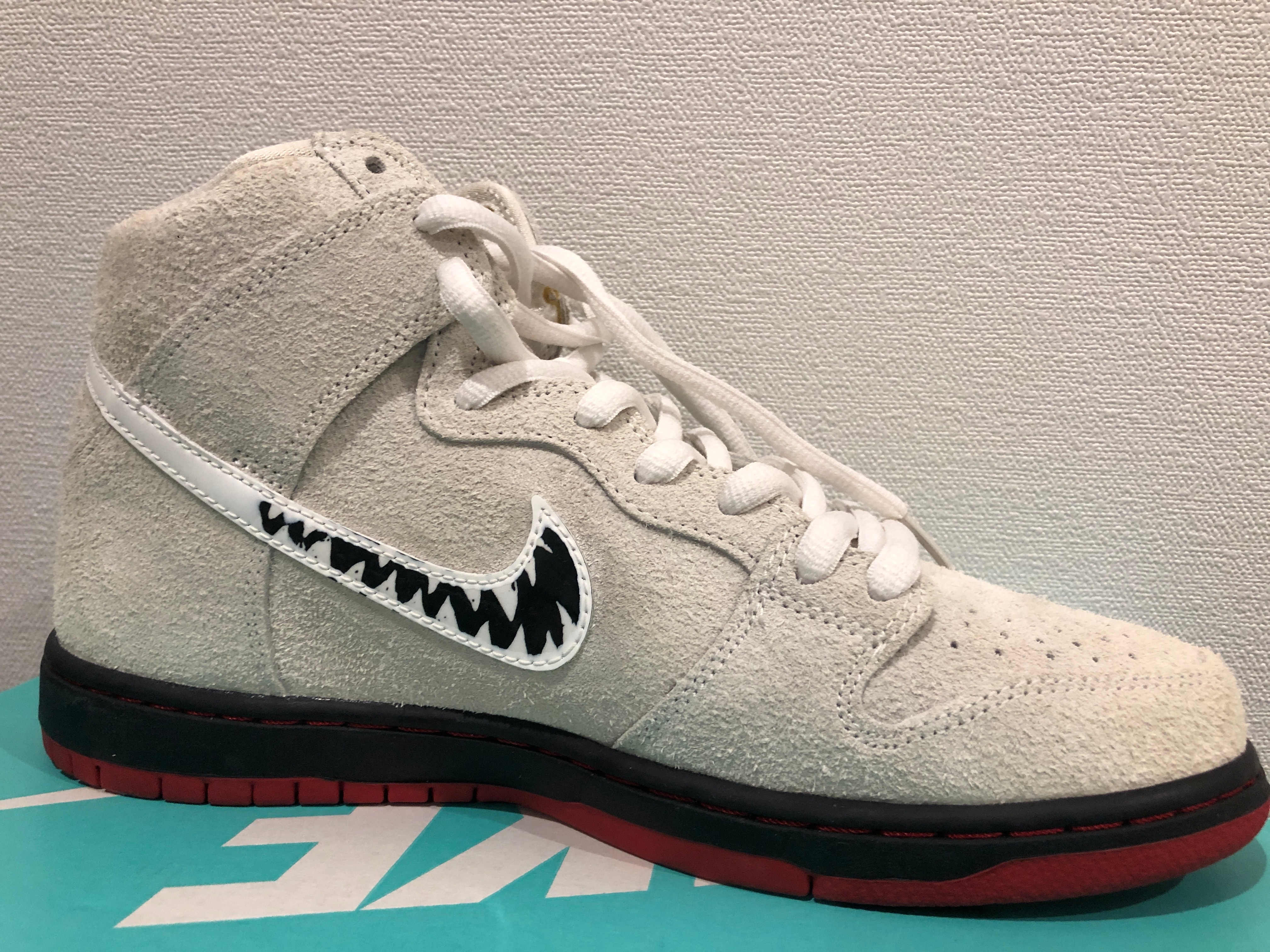 Nike SB Dunk High "Black Sheep"