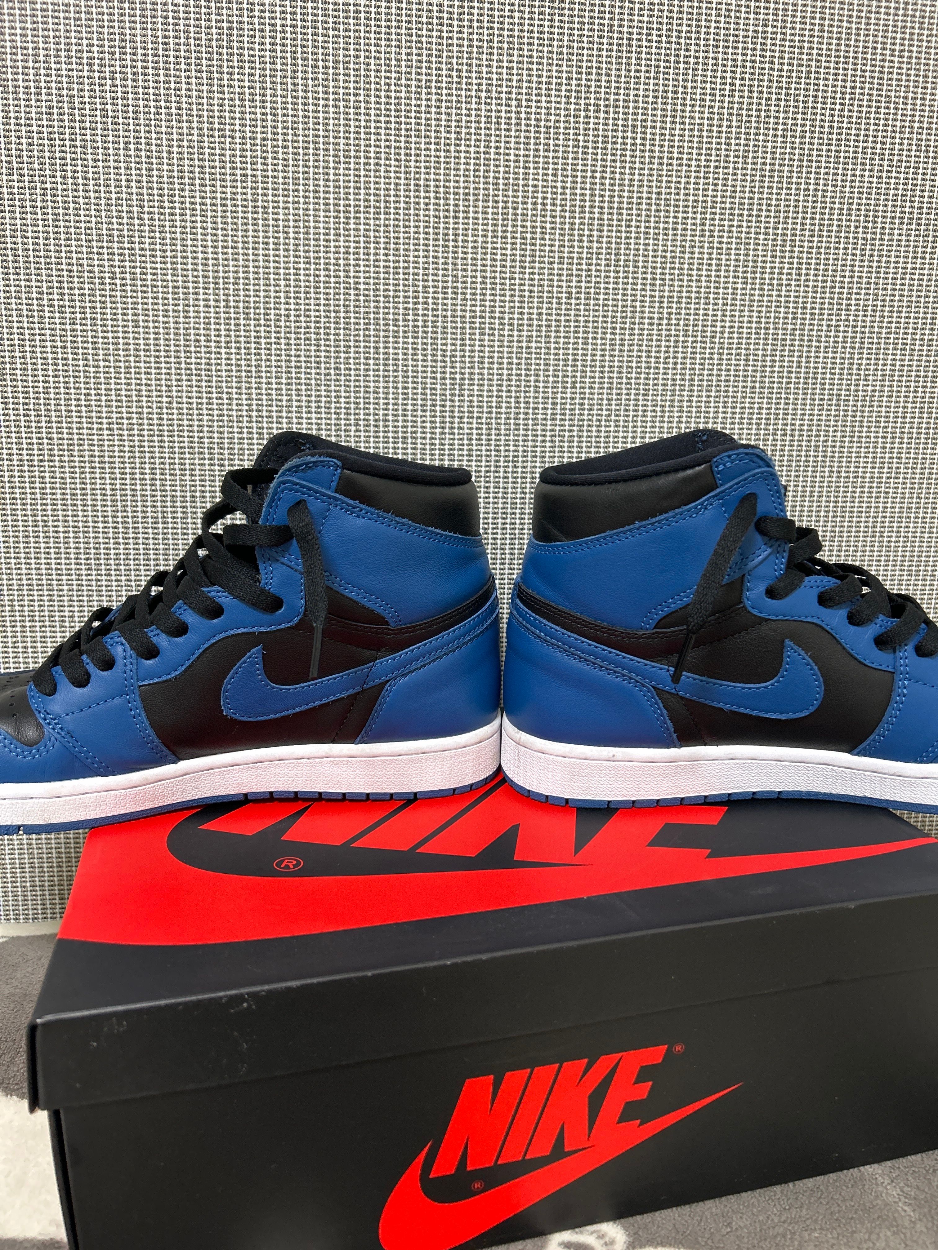 Nike Air Jordan 1 Retro High OG "Dark Marina Blue"