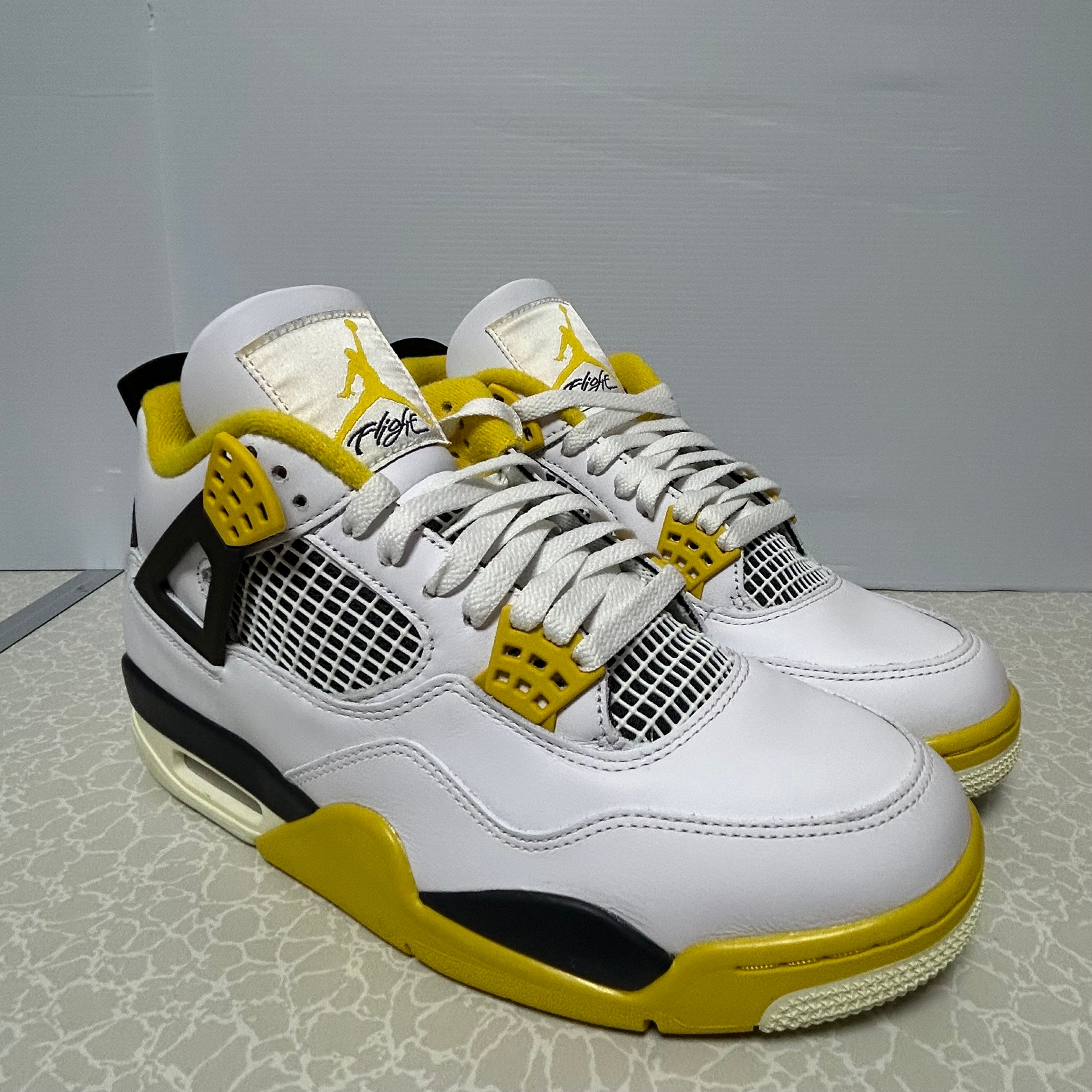 Nike Women's Air Jordan 4 Retro "Vivid Sulfur"