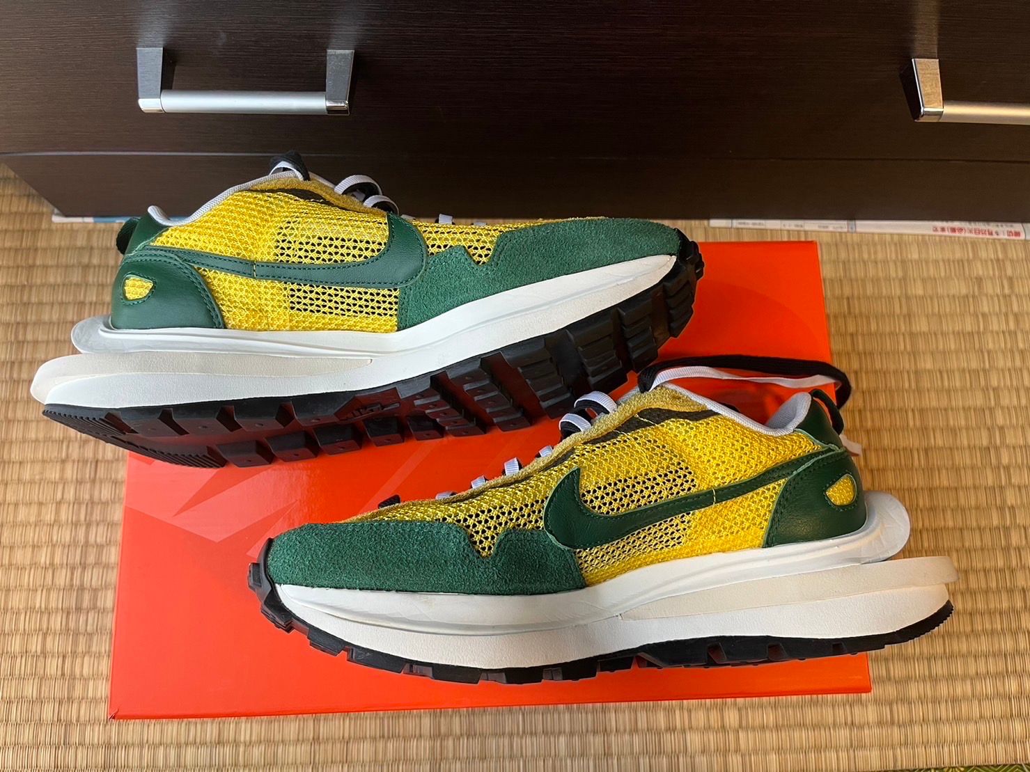 sacai × Nike Vapor Waffle "Tour Yellow/Stadium Green-Sail"