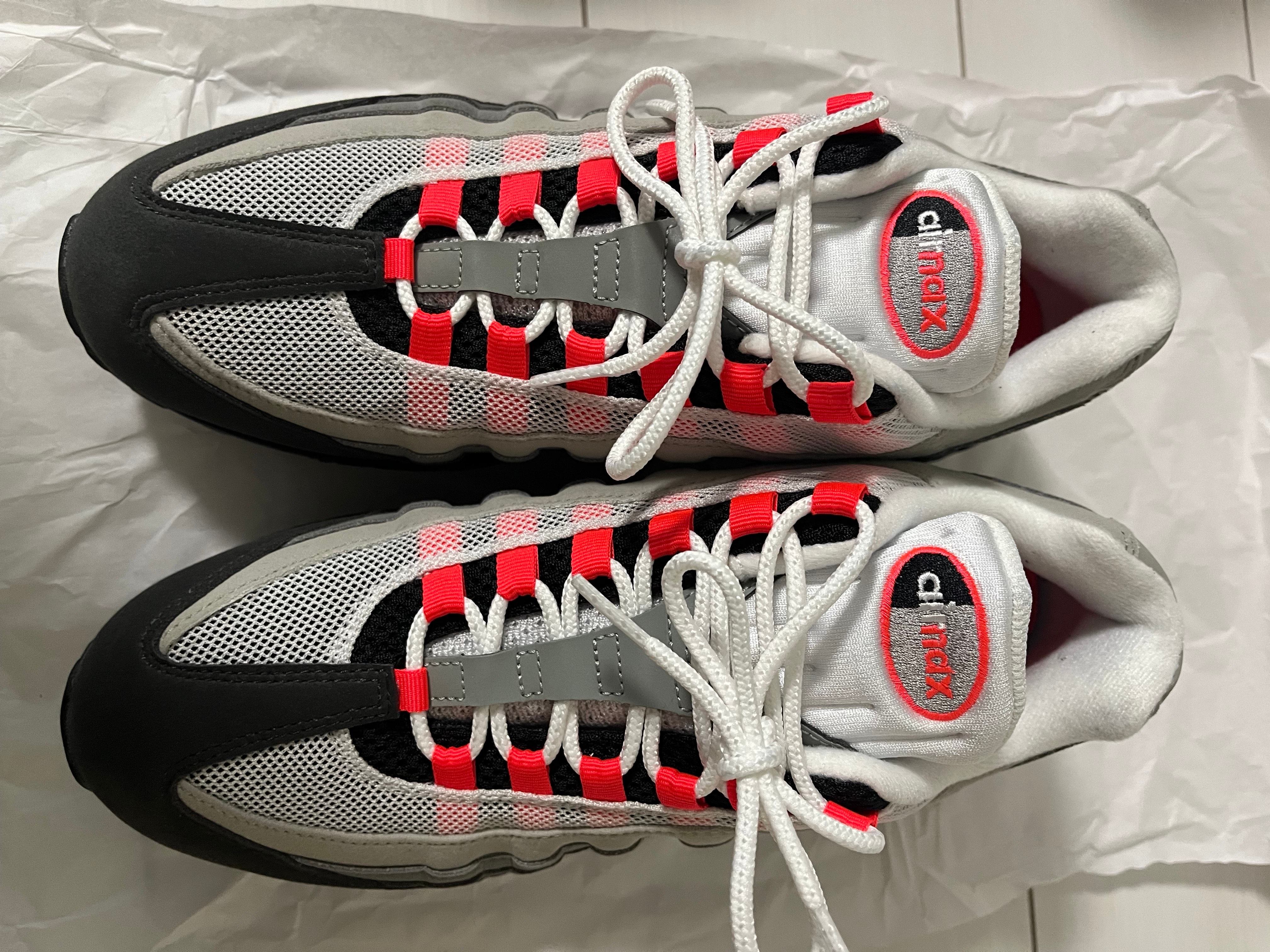 ナイキ エアマックス95 OG ビッグバブル "ミディアムアッシュ/ソーラーレッド"