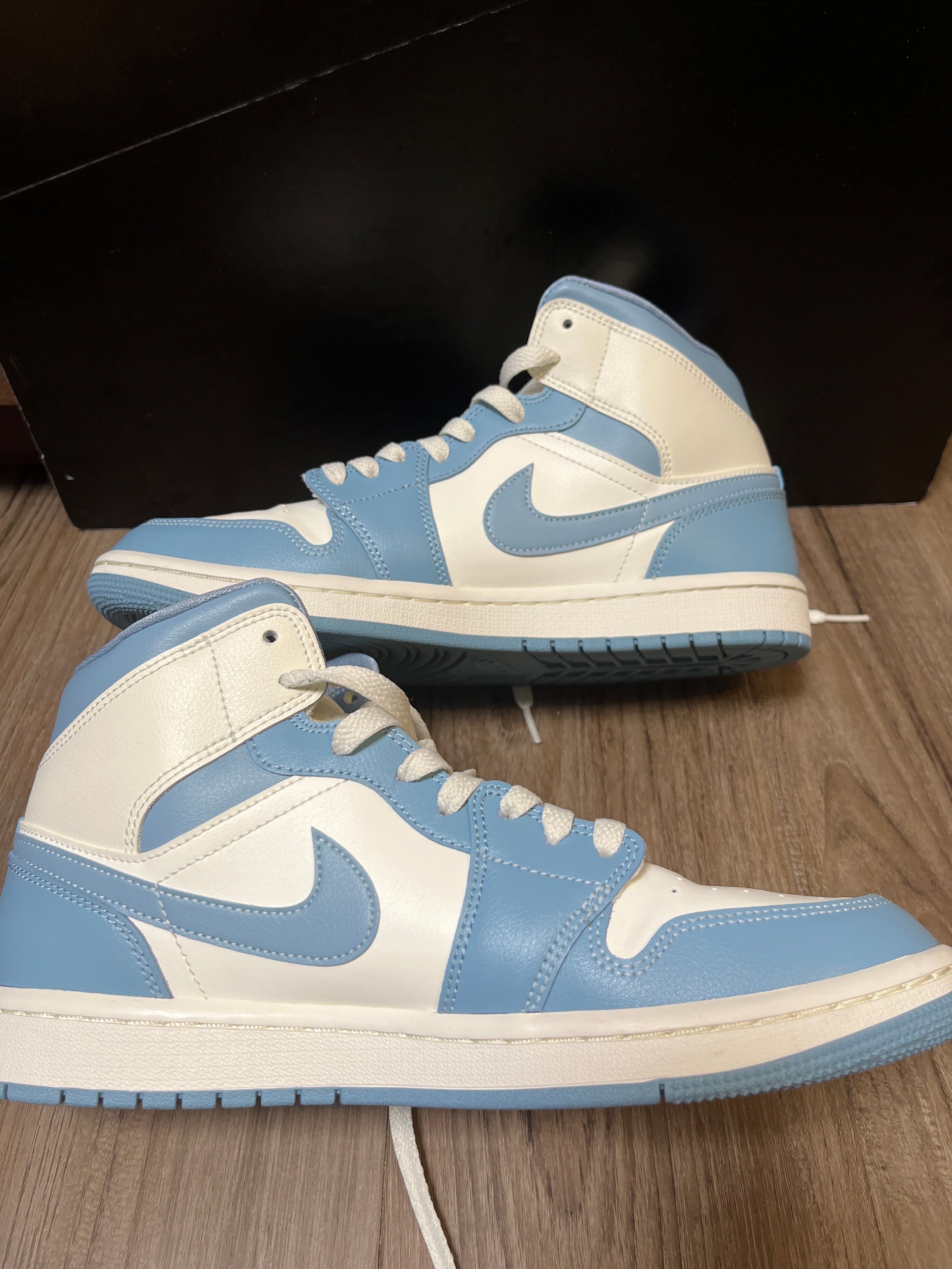 Nike Women's Air Jordan 1 Mid "University Blue"