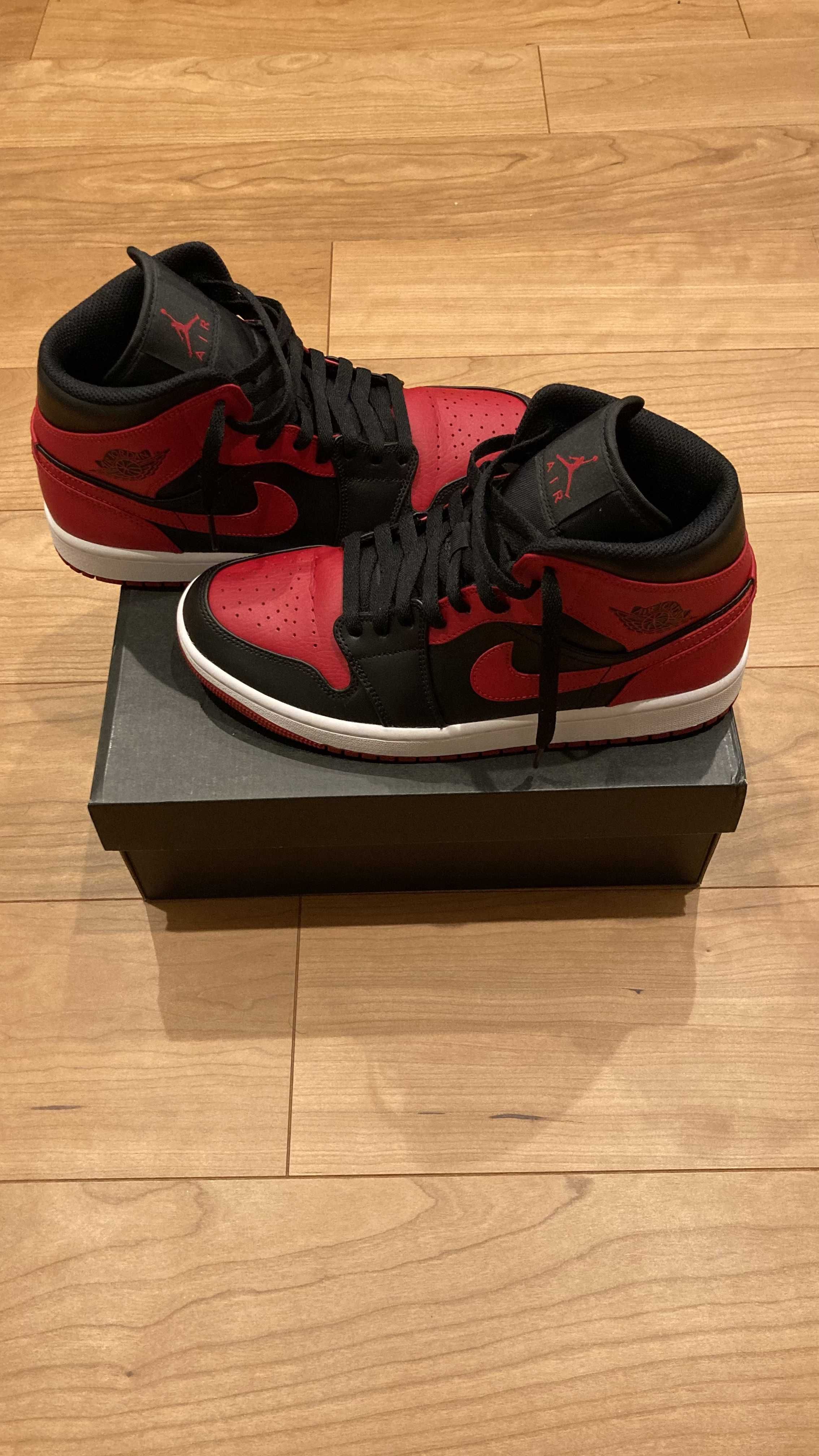Nike Air Jordan 1 Mid "Bred"