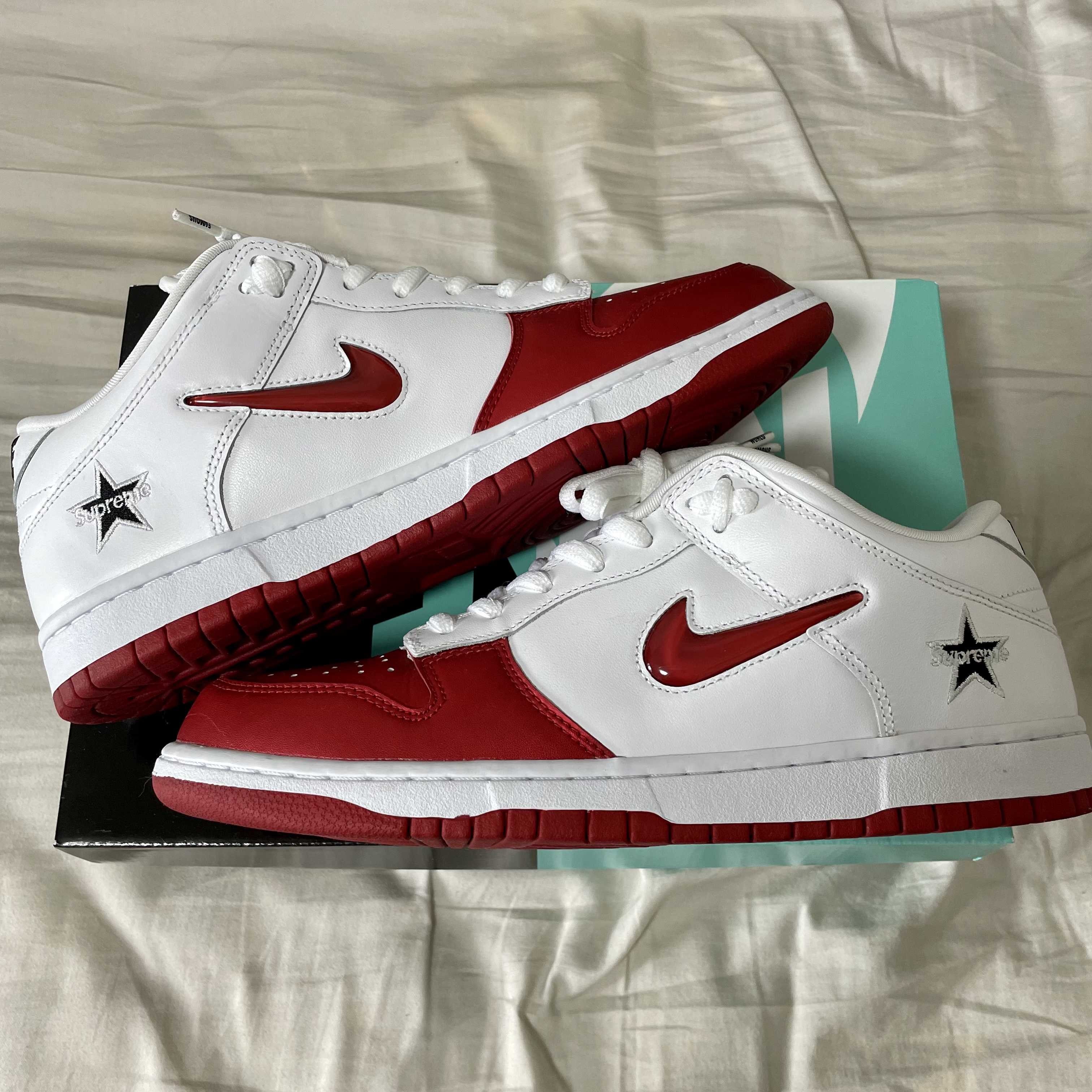 Supreme × Nike Dunk Low "Varsity Red/White"