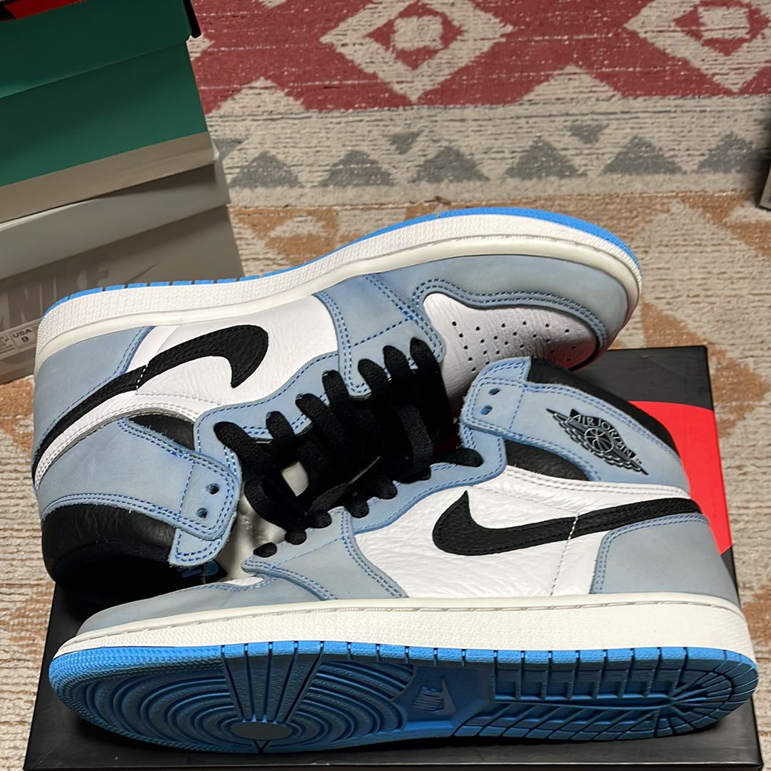 Nike Air Jordan 1 High OG "University Blue"