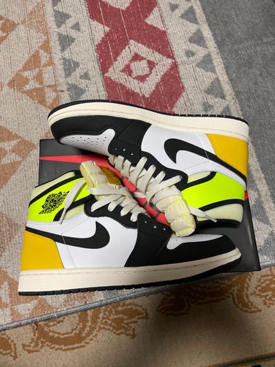 Nike Air Jordan 1 High OG "Volt Gold"