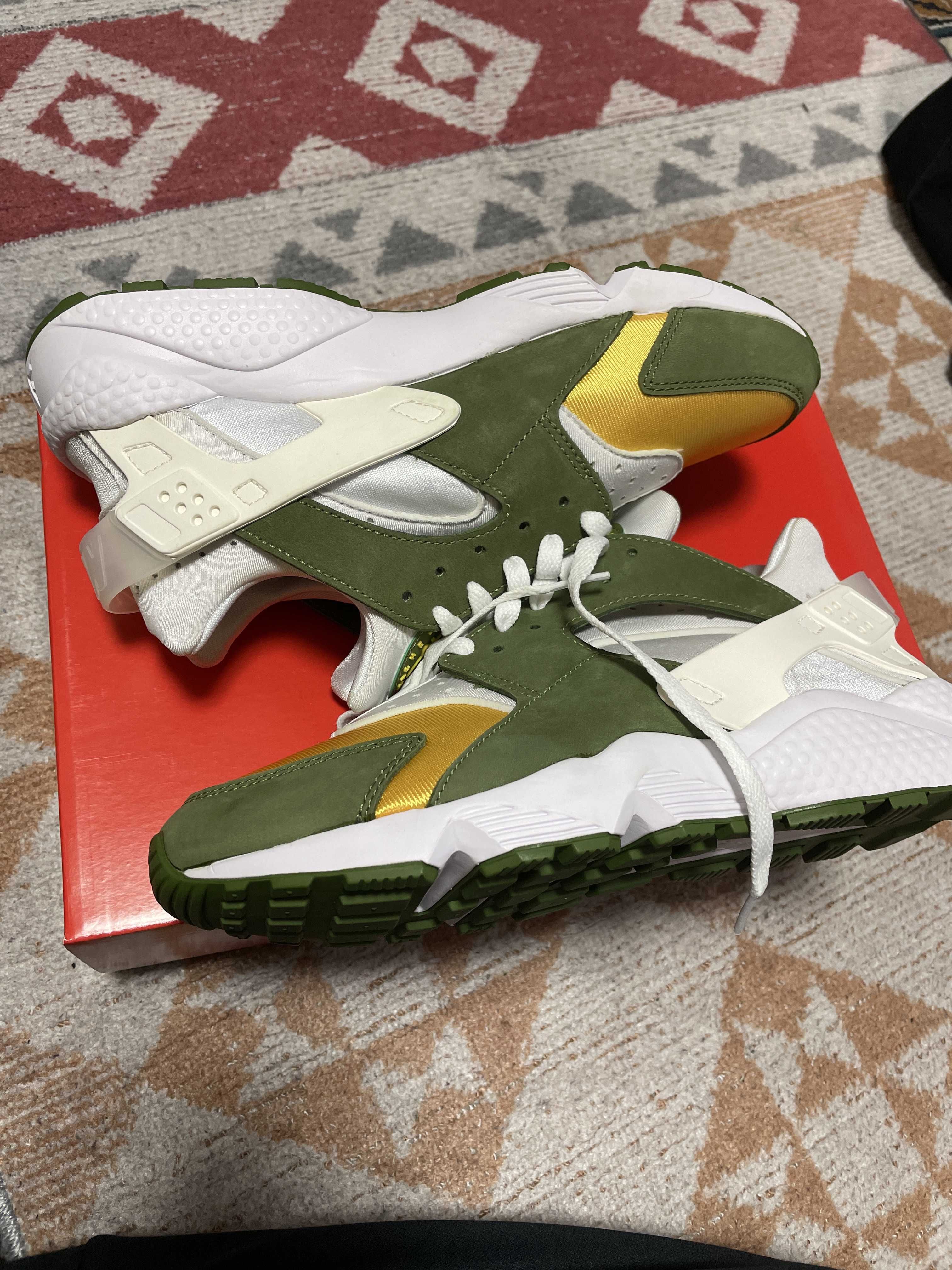 Stussy × Nike Air Huarache "Dark Olive"