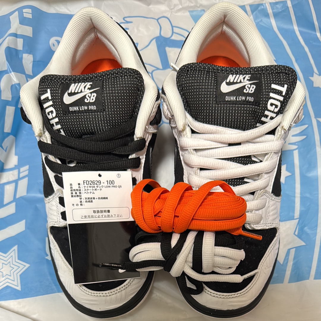 タイトブース × ナイキ SB ダンク ロー プロ QS "ブラック アンド ホワイト"