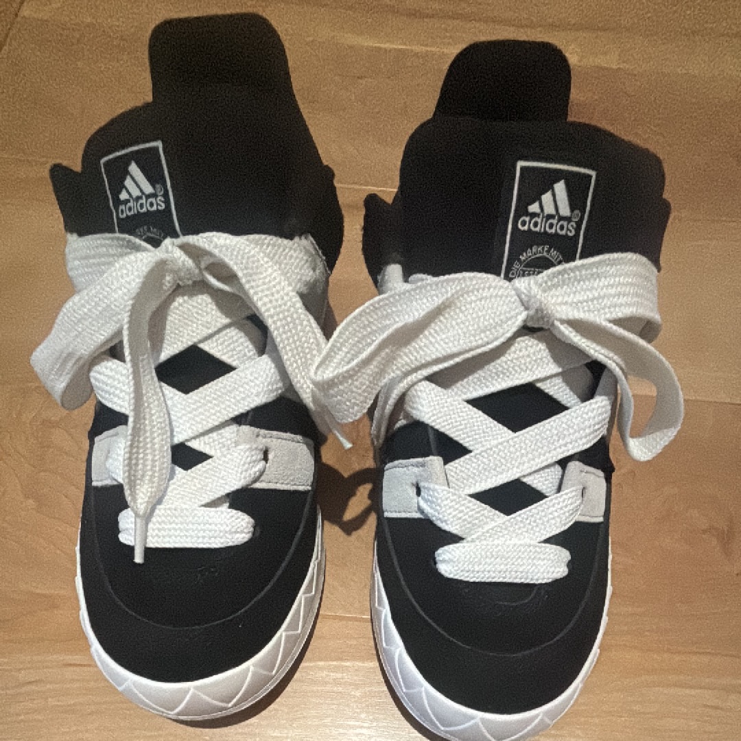 アディダス オリジナルス アディマティック "コア ブラック"