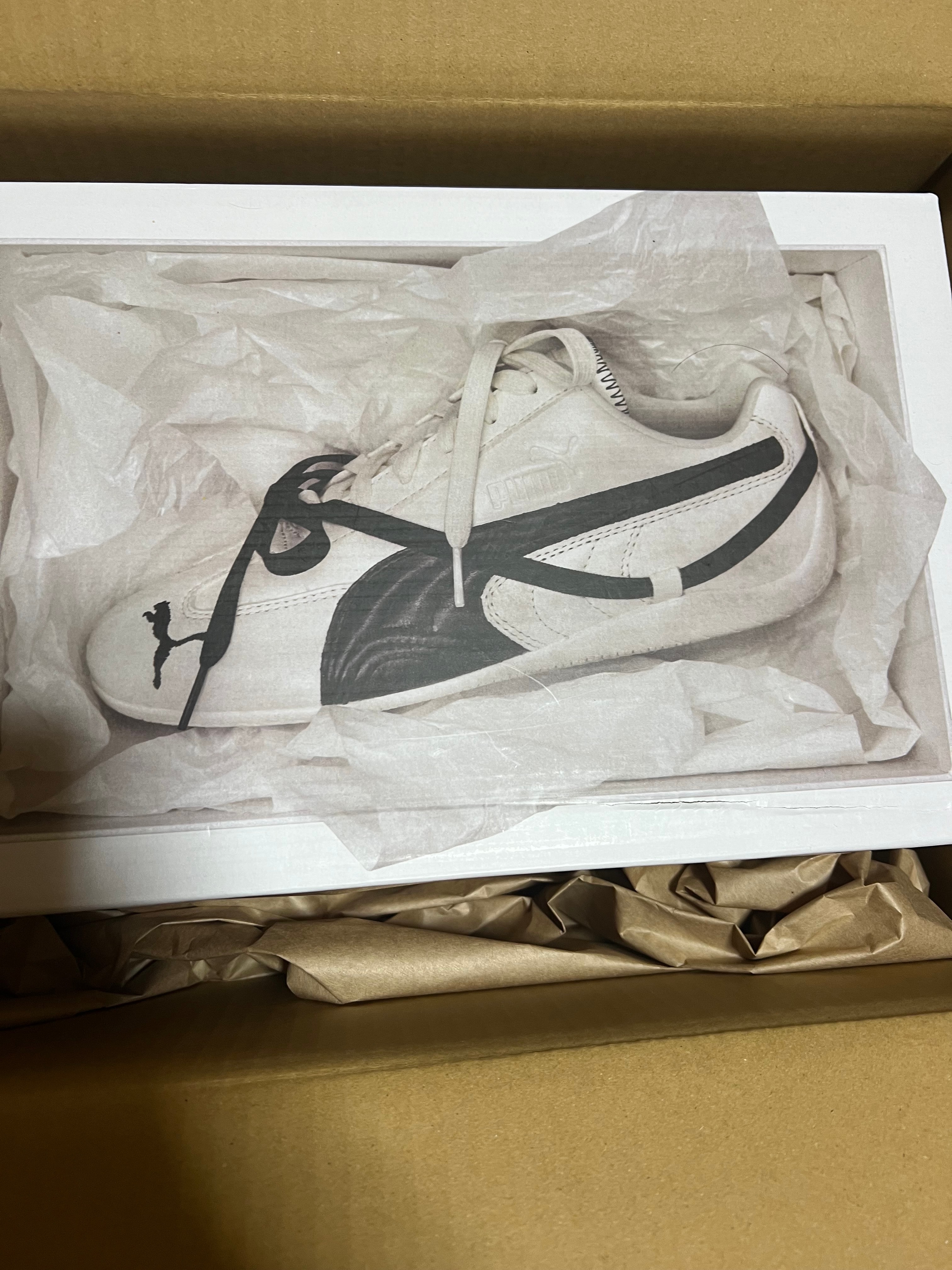 ブラックピンク ロゼ × プーマ ウィメンズ スピードキャット LEA "ウォームホワイト/プーマブラック"