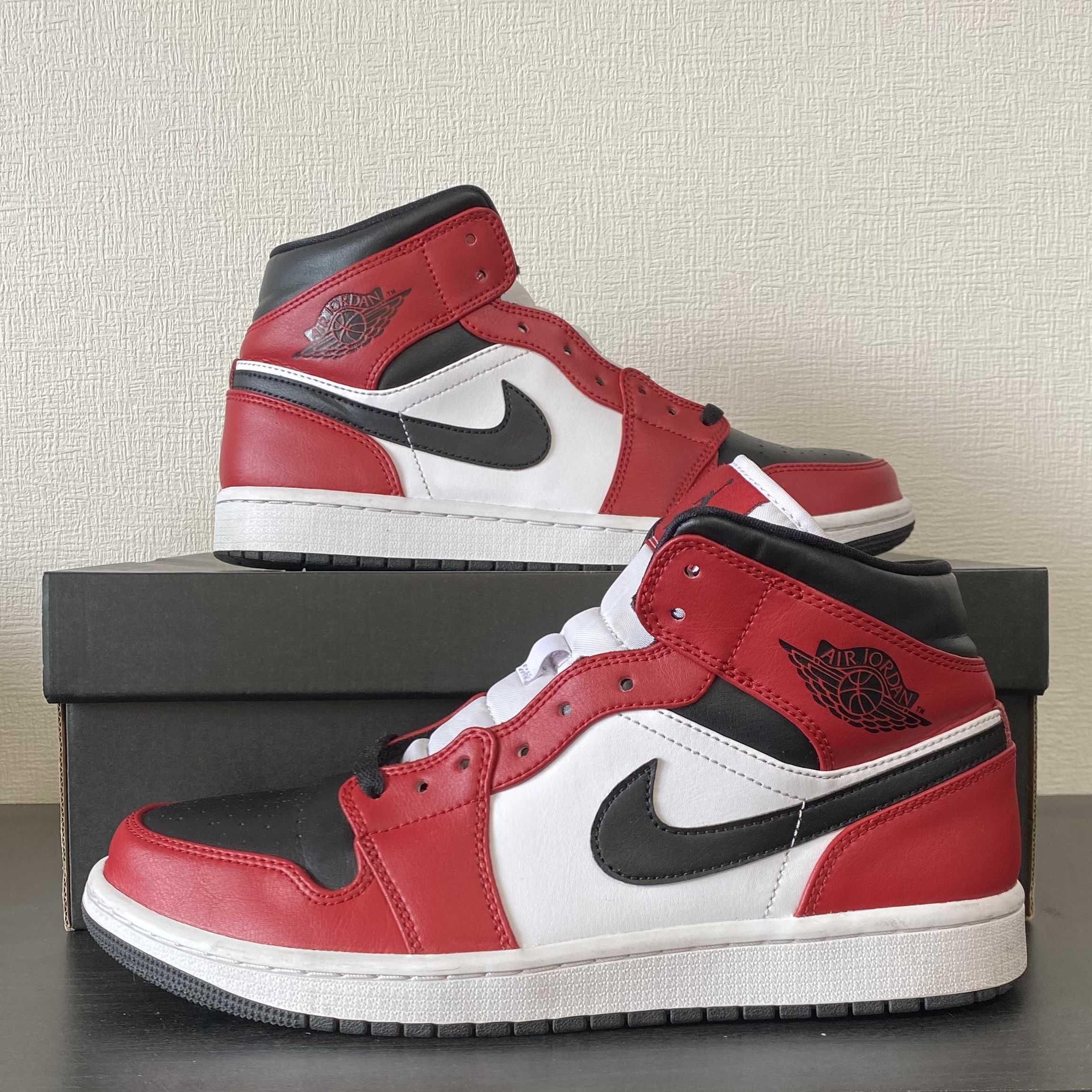 Nike Air Jordan 1 Mid "Chicago Black Toe"