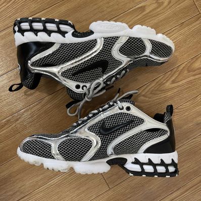 STUSSY × NIKE AIR ZOOM SPIRIDON CAGED "PURE PLATINUM/BLACK-WHITE"