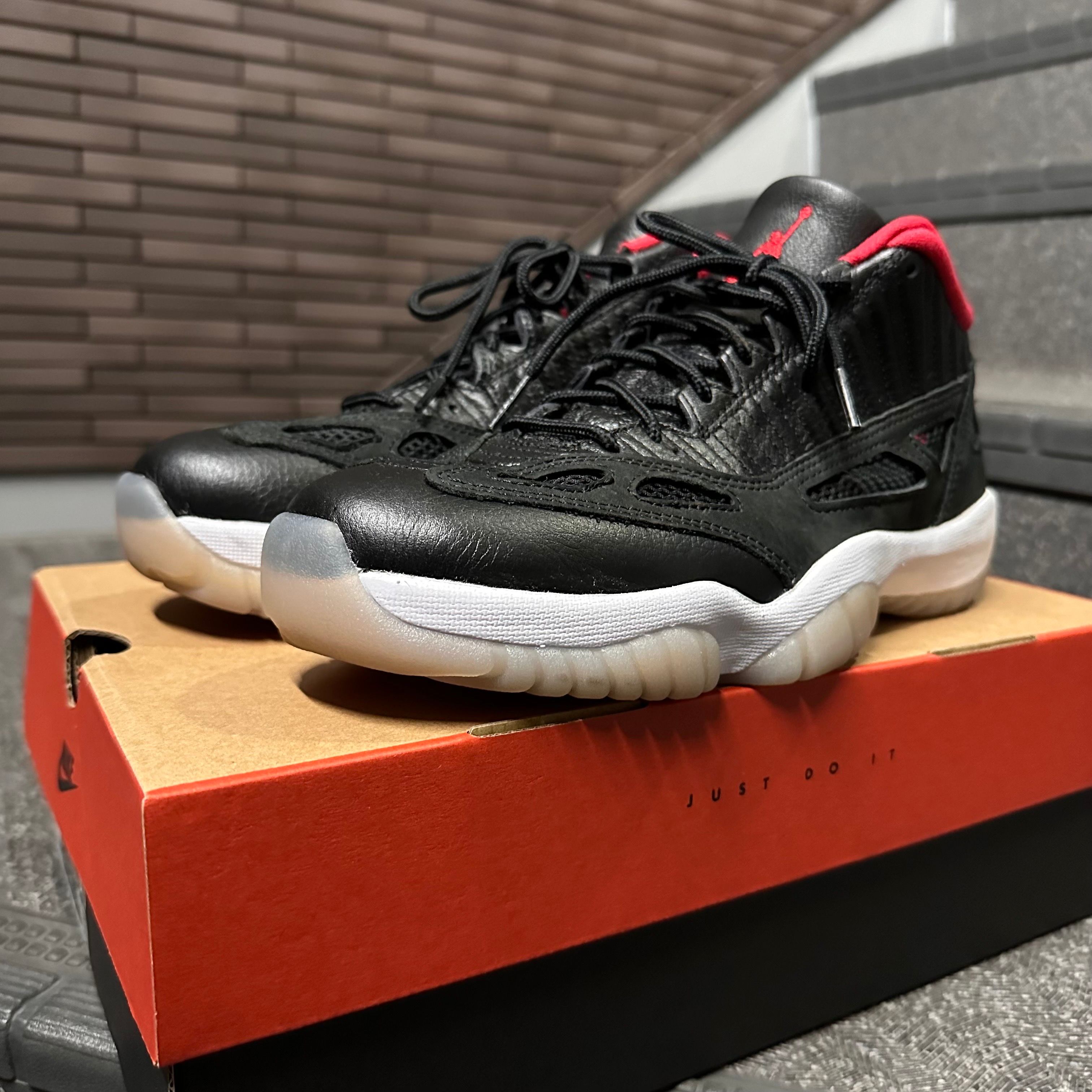 Air Jordan 11 Low IE "Bred"