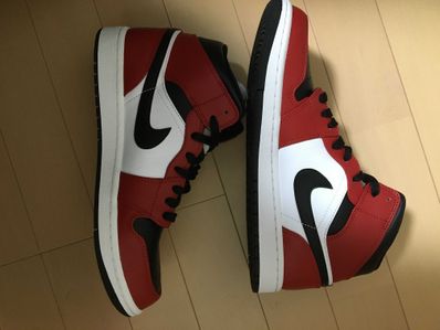 Nike Air Jordan 1 Mid "Chicago Black Toe"