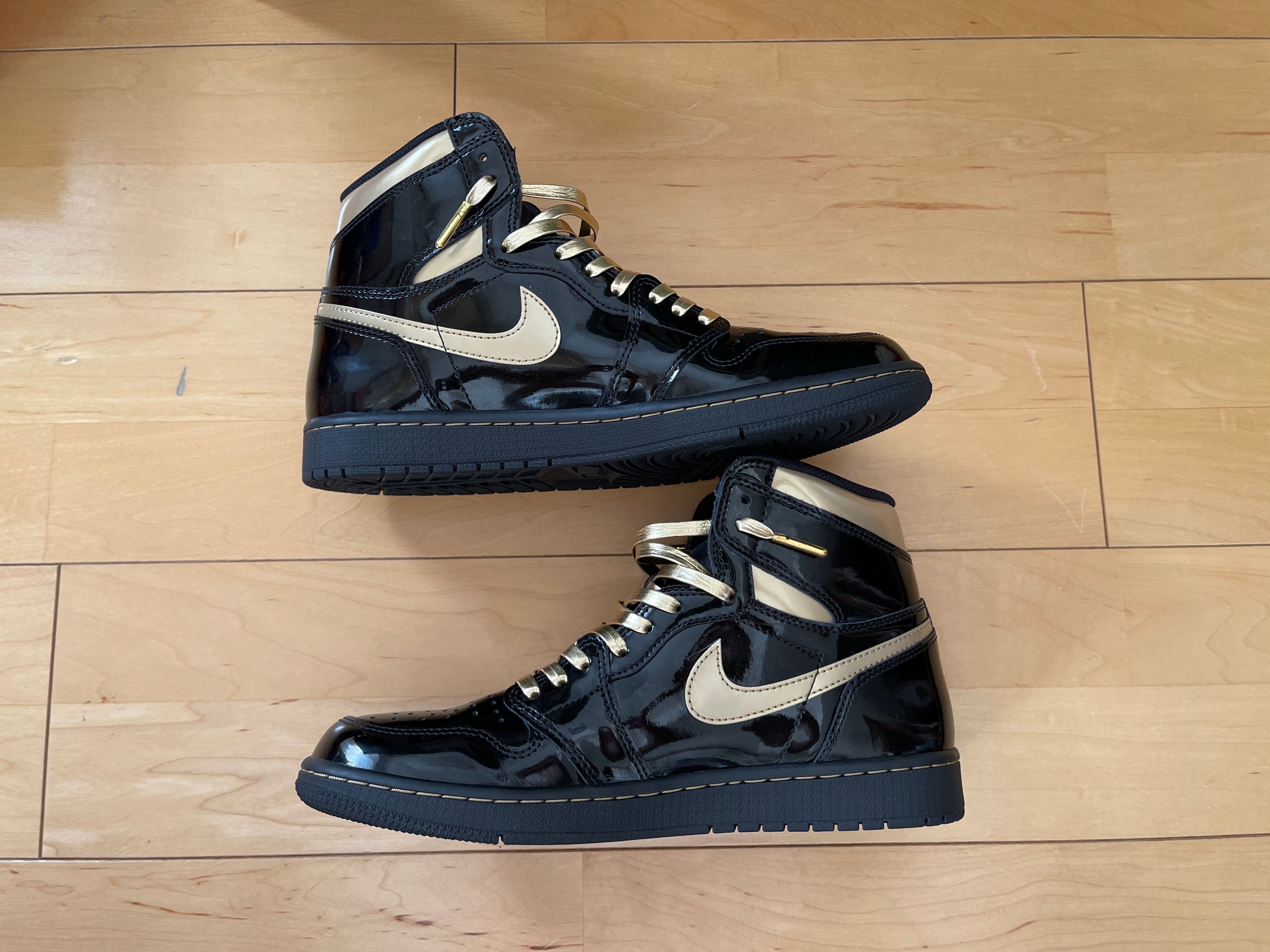 Nike Air Jordan 1 High OG "Black-Metalic Gold"