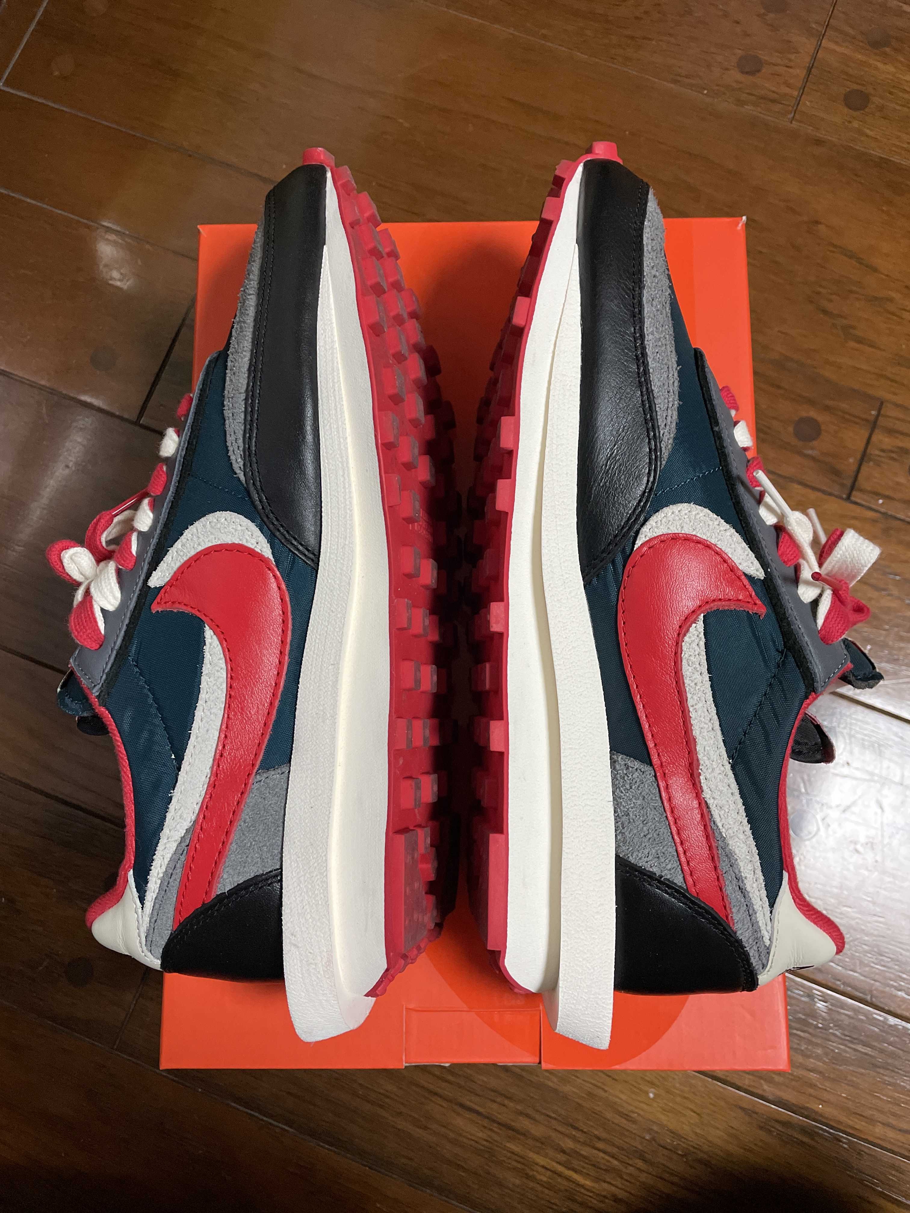 UNDERCOVER × sacai × Nike LD Waffle "Midnight Spruce/Pale Ivory-Dark Grey-University Red"