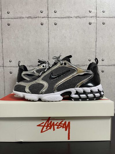 STUSSY × NIKE AIR ZOOM SPIRIDON CAGED "PURE PLATINUM/BLACK-WHITE"