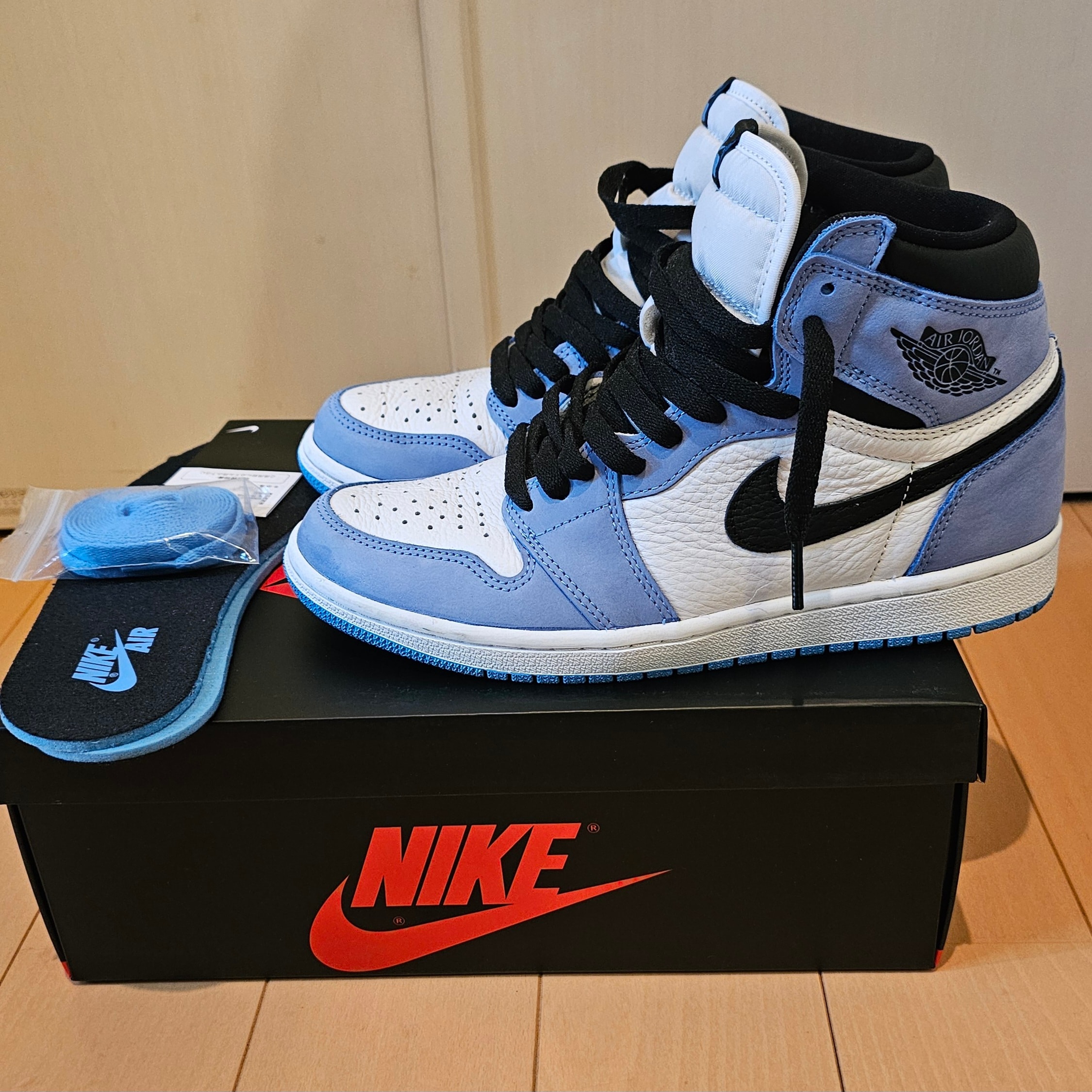 Nike Air Jordan 1 High OG "University Blue"