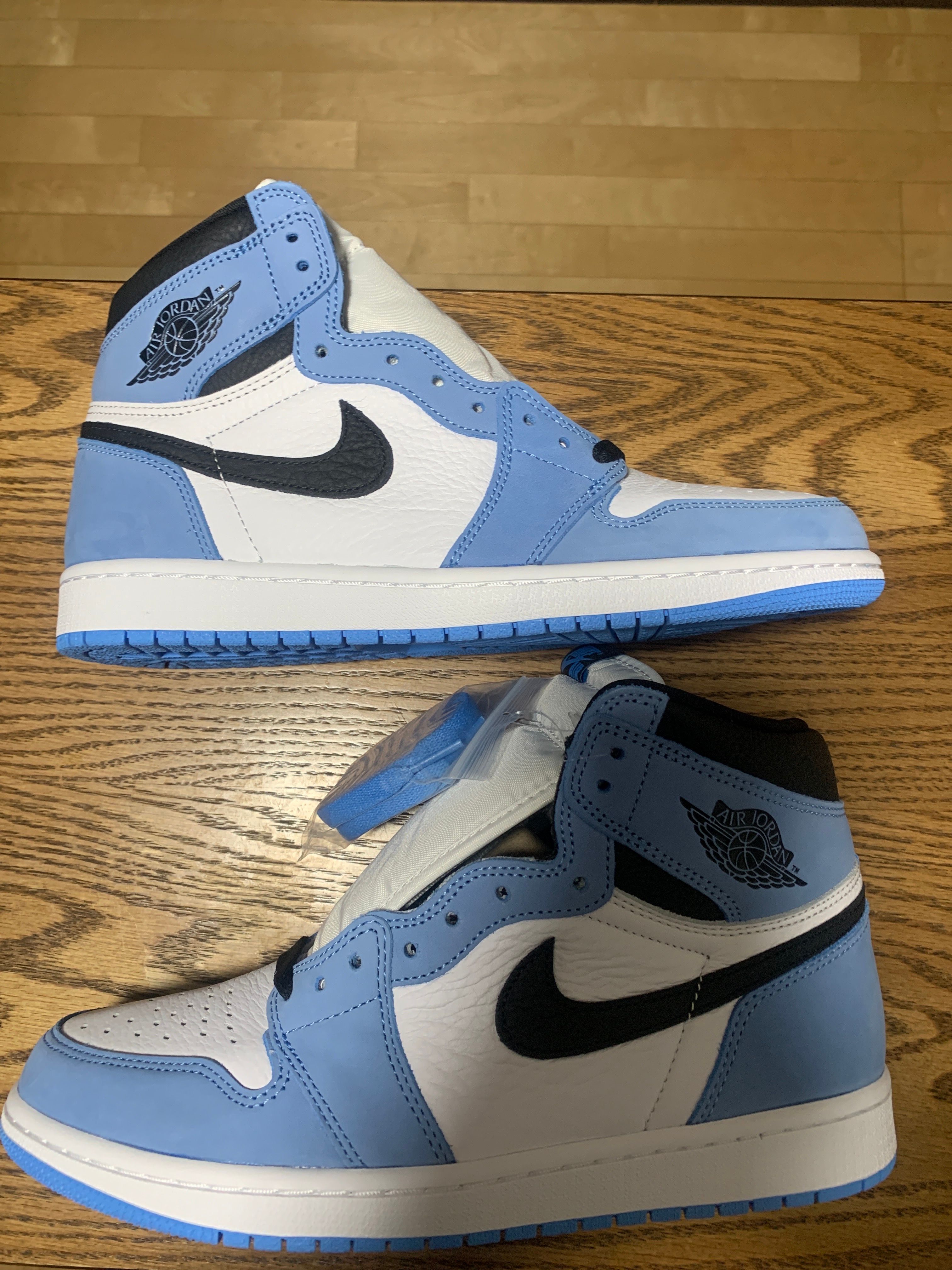 Nike Air Jordan 1 High OG "University Blue"