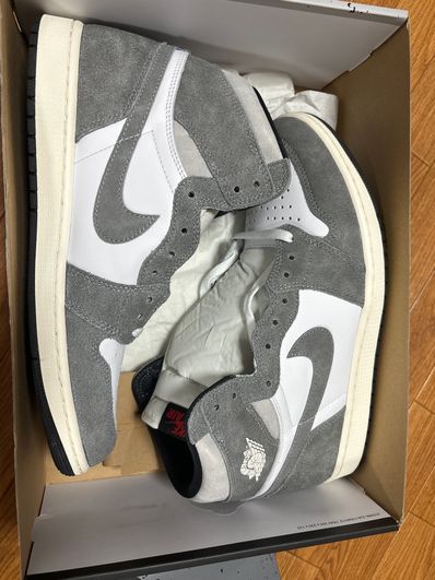 Nike Air Jordan 1 Retro High OG "Black and Smoke Grey"