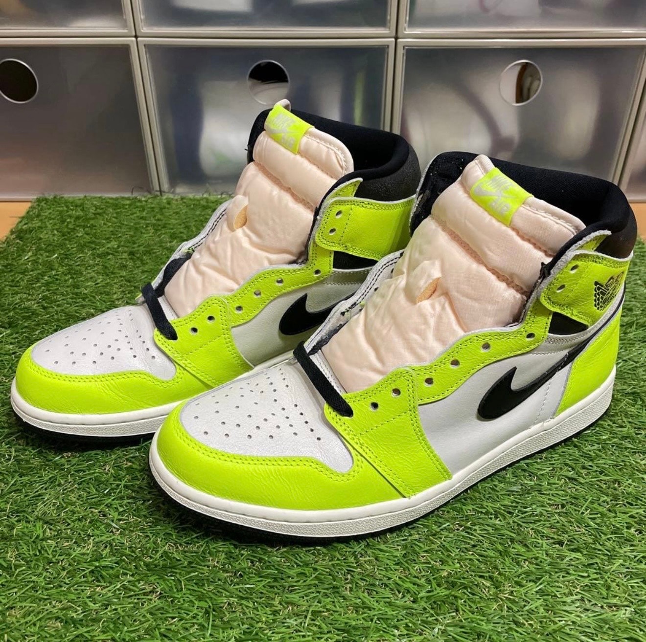 Nike Air Jordan 1 High OG "Volt/Visionaire"