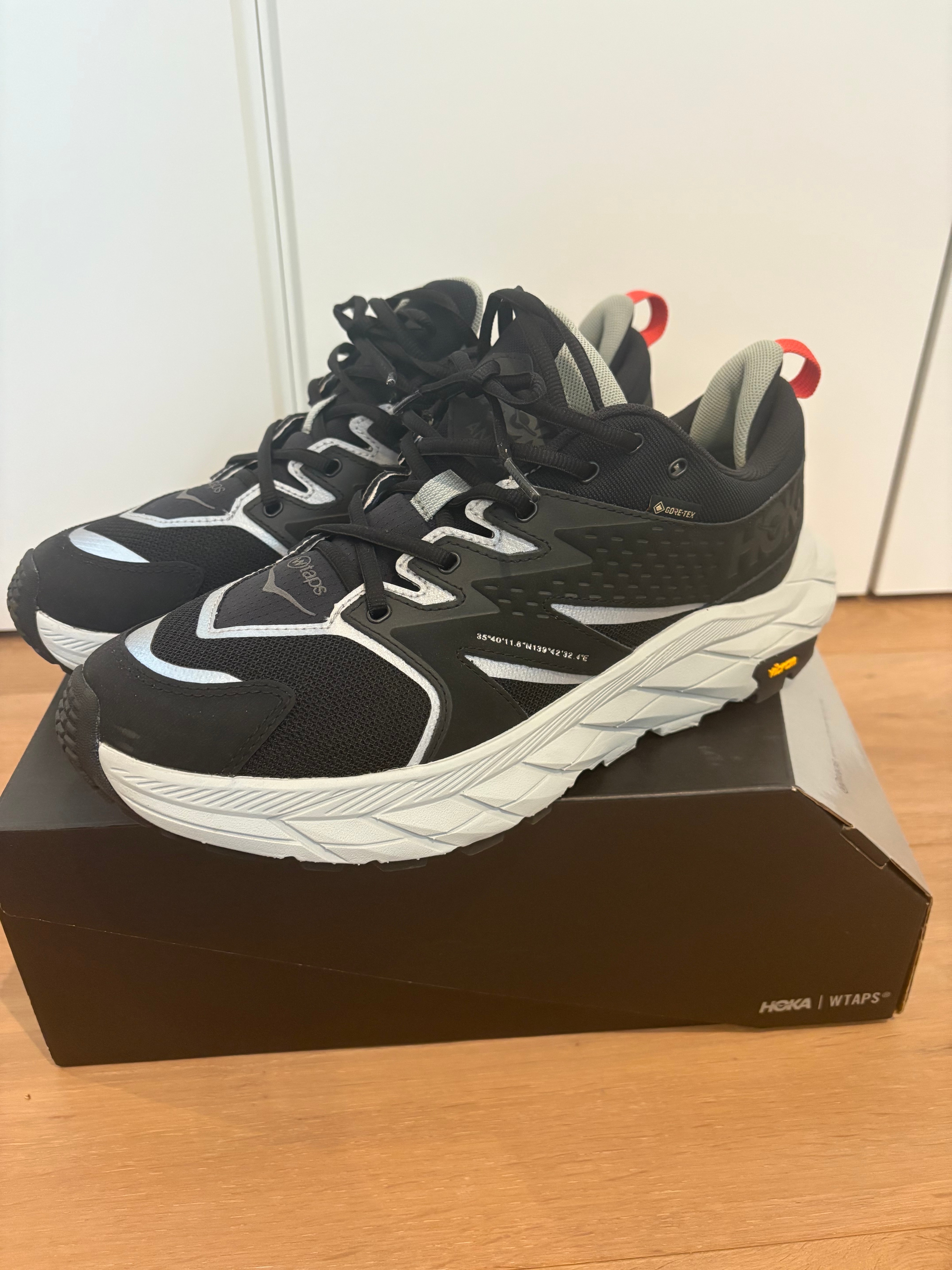 ダブルタップス × ホカ アナカパ ロー ゴアテックス "ブラック" (1155397-JTB)