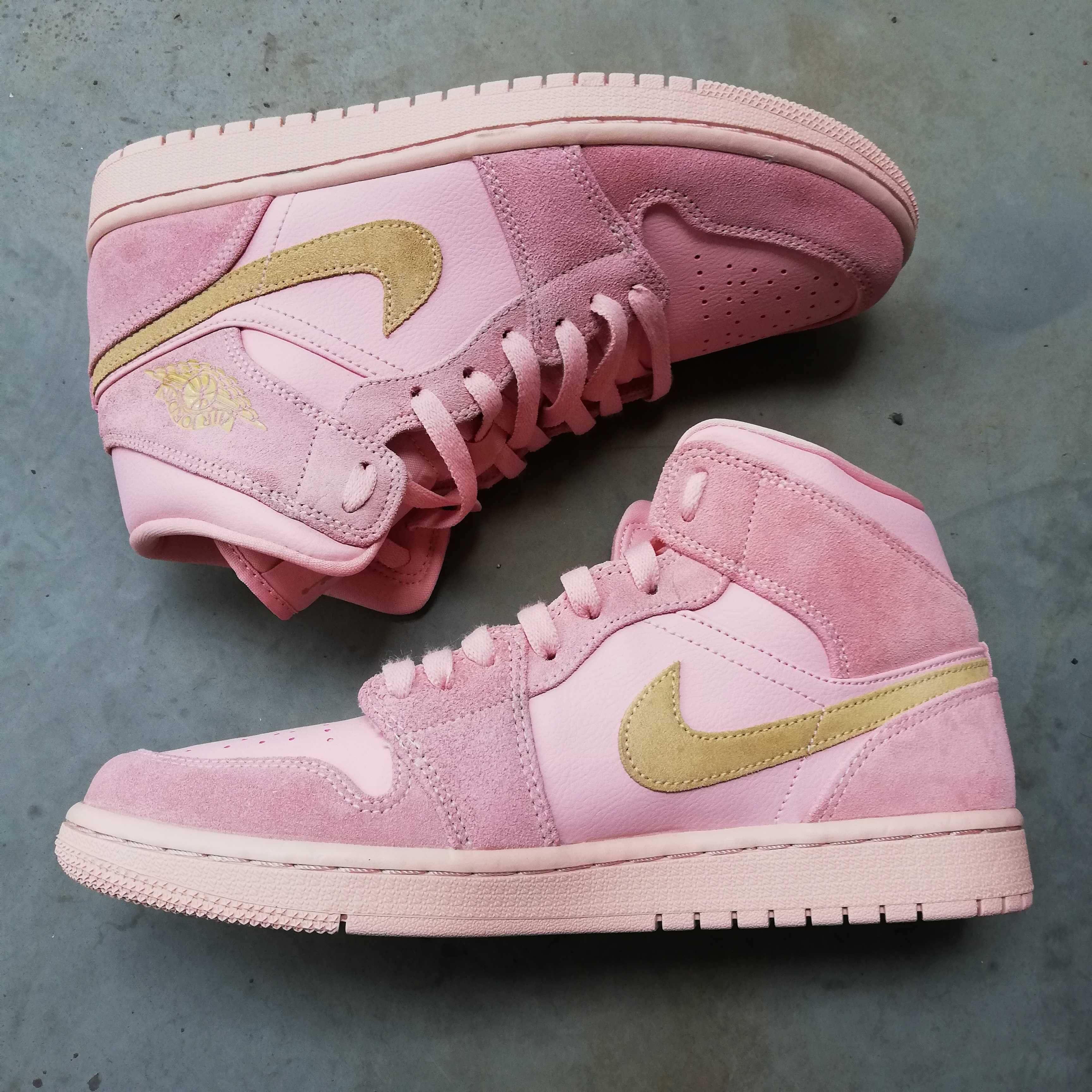 NIKE AIR JORDAN 1 MID "CORAL/GOLD"
