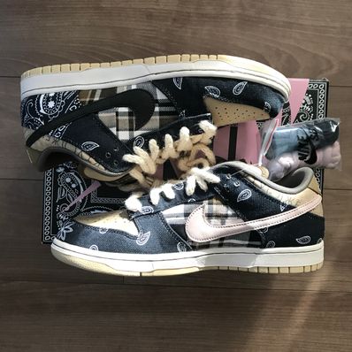 Travis Scott × Nike SB Dunk Low "Black/Parachute Beige"