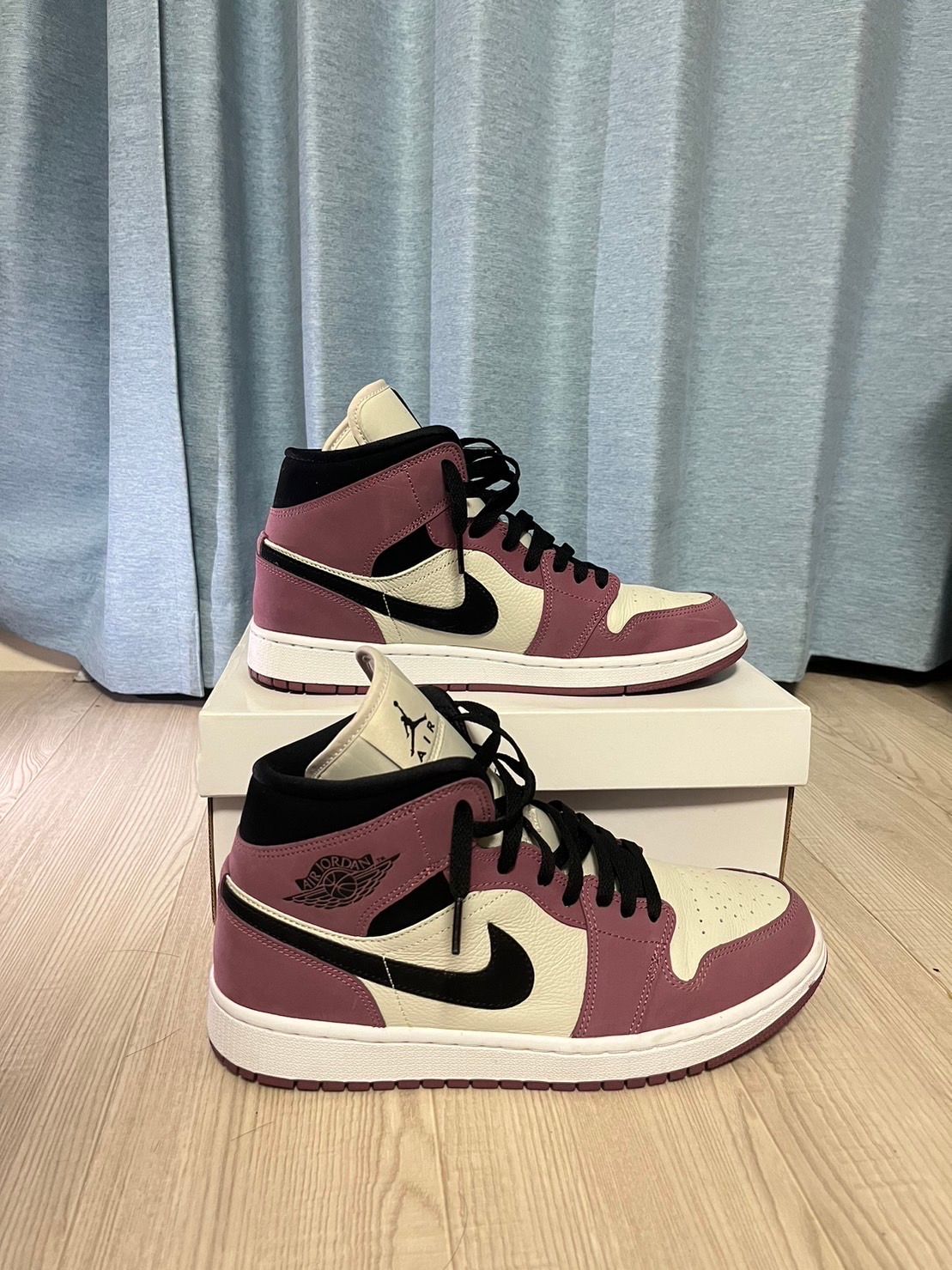 Nike Women's Air Jordan 1 Mid "Berry Pink"