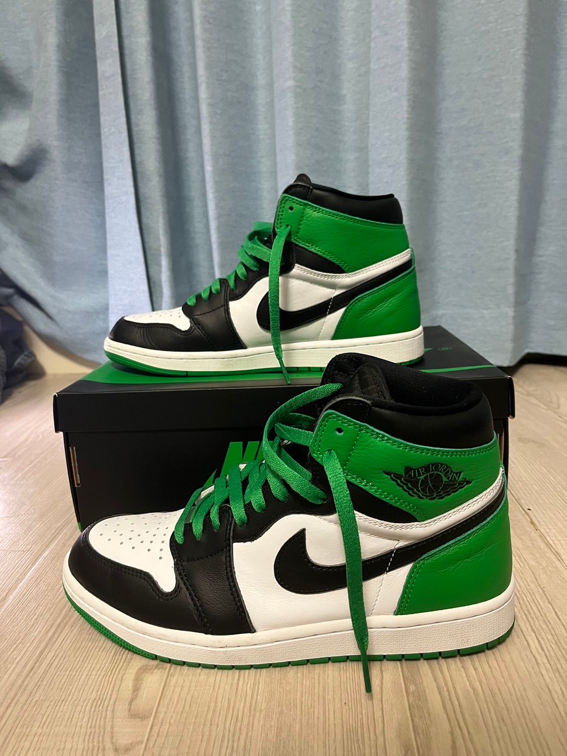 Nike Air Jordan 1 Retro High OG "Celtics/Black and Lucky Green" (2023)