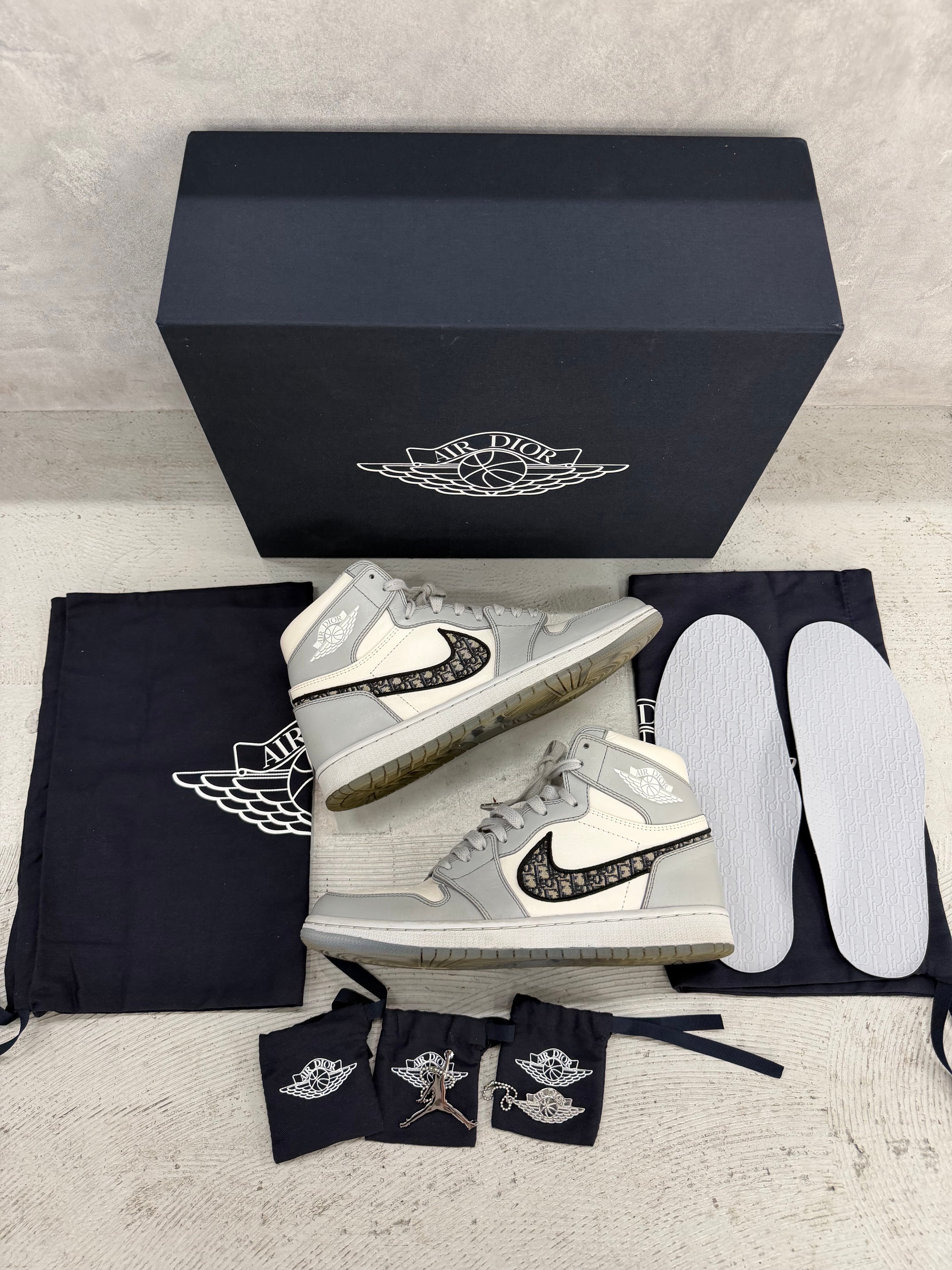 Dior × Nike Air Jordan 1 High OG "DIOR"