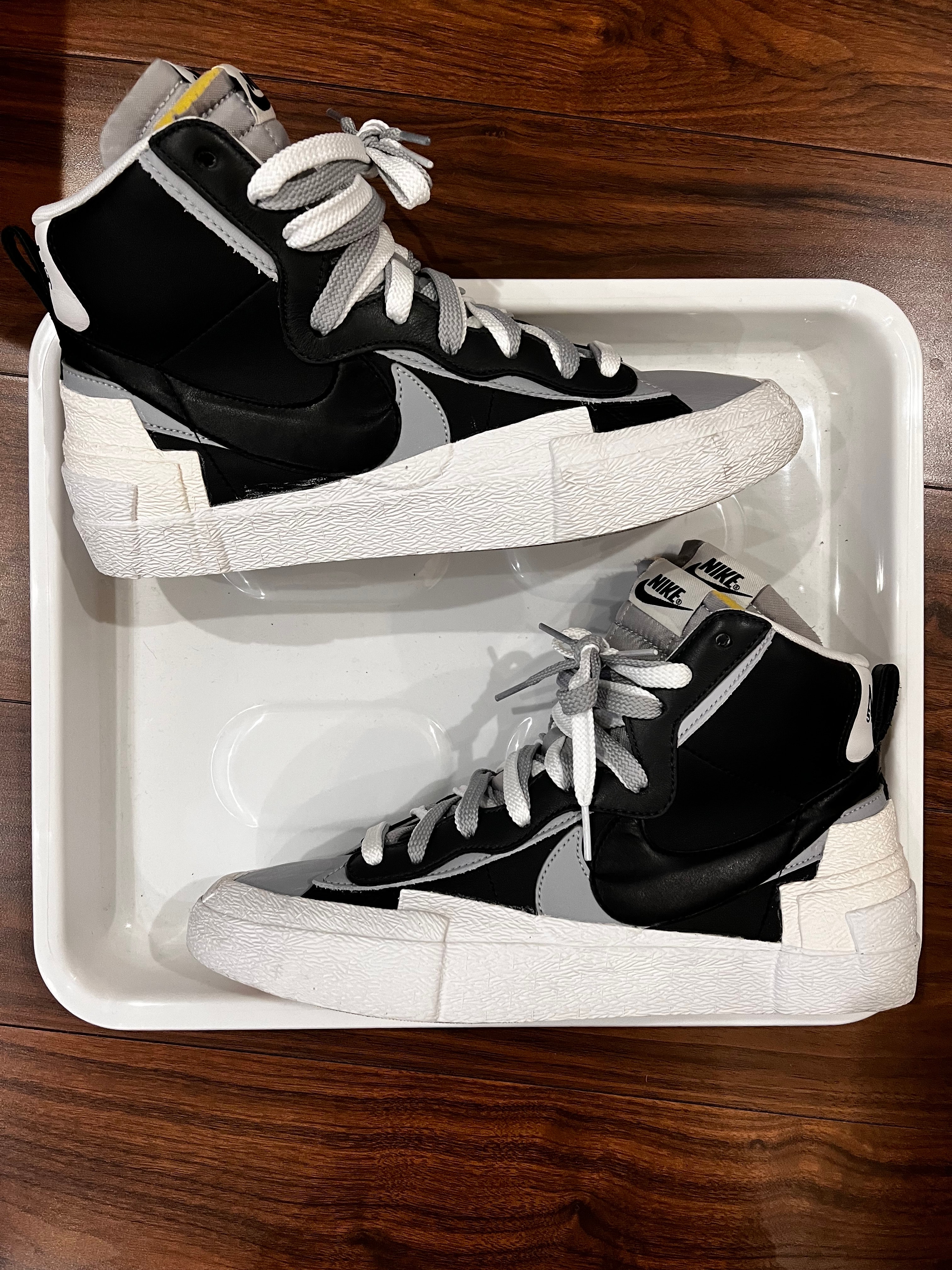 sacai × NIKE BLAZER MID "BLACK/WOLF GREY/WHITE"