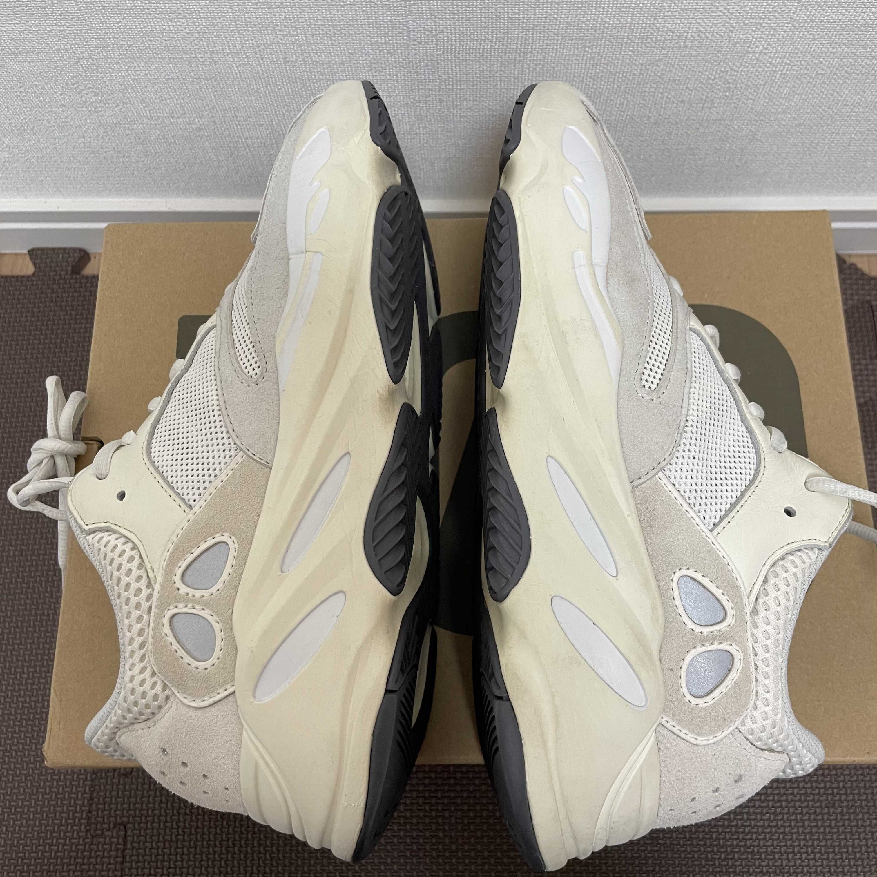 adidas YEEZY Boost 700 "Analog"