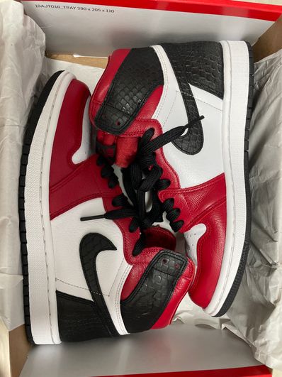 Nike Women's Air Jordan 1 High OG "Satin Red"