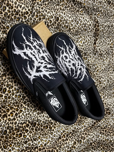 BABYMETAL × Vans Slip-On "Black/White" (V98CF BABYMETAL)
