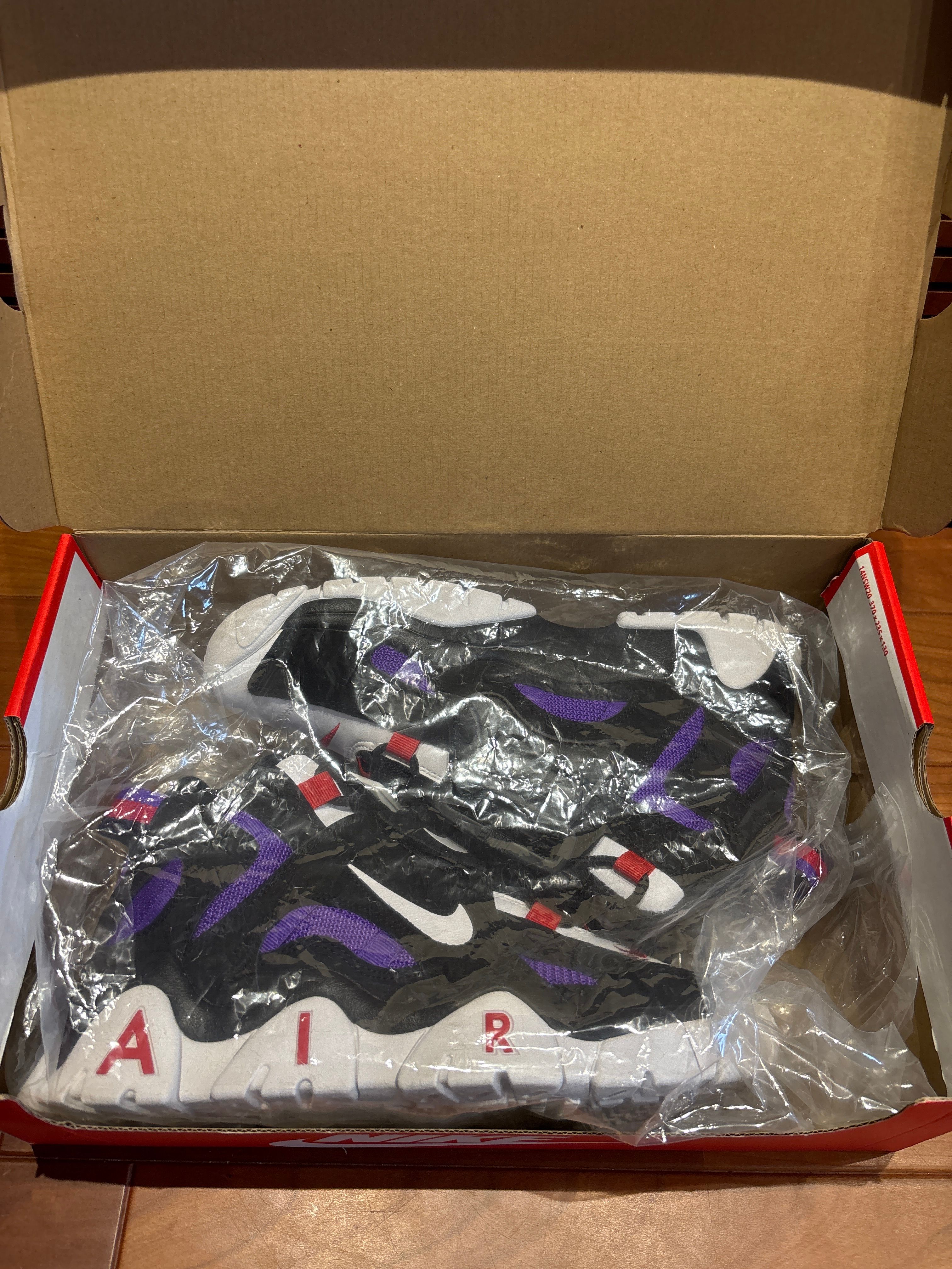 ナイキ エアバラージ ミッド ラプターズ