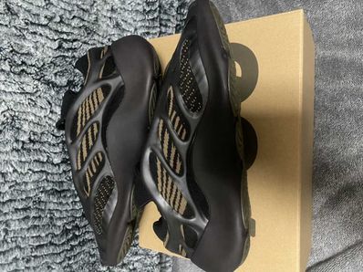 adidas YEEZY 700V3 "Clay Brown"