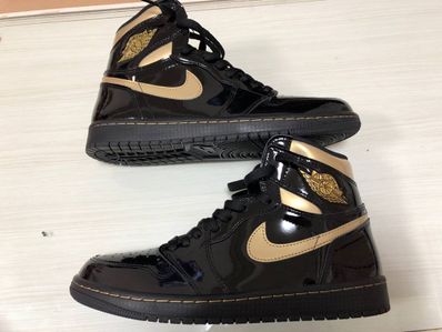 Nike Air Jordan 1 High OG "Black-Metalic Gold"