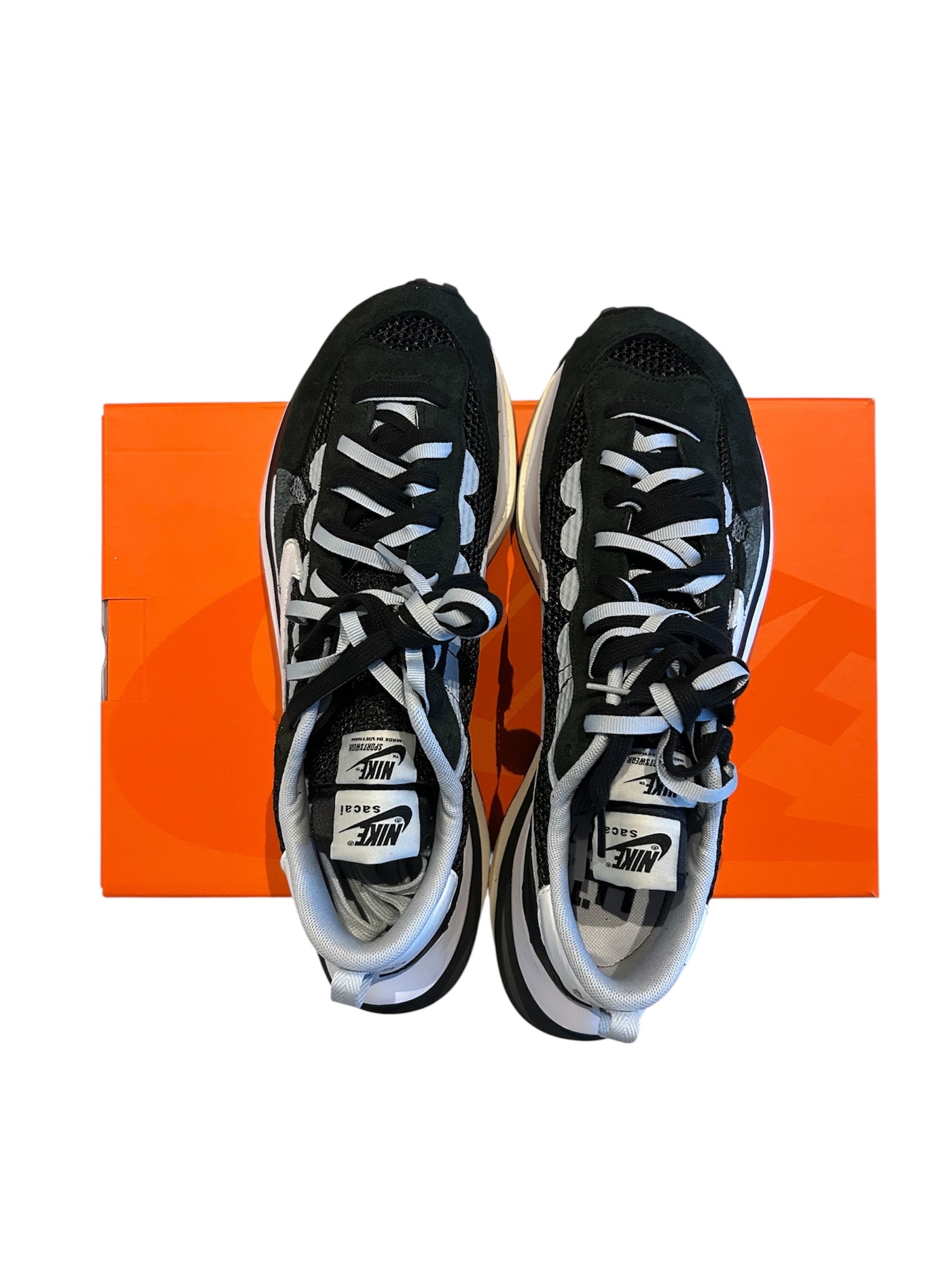 サカイ × ナイキ ヴェイパー ワッフル "ブラックアンドホワイト"