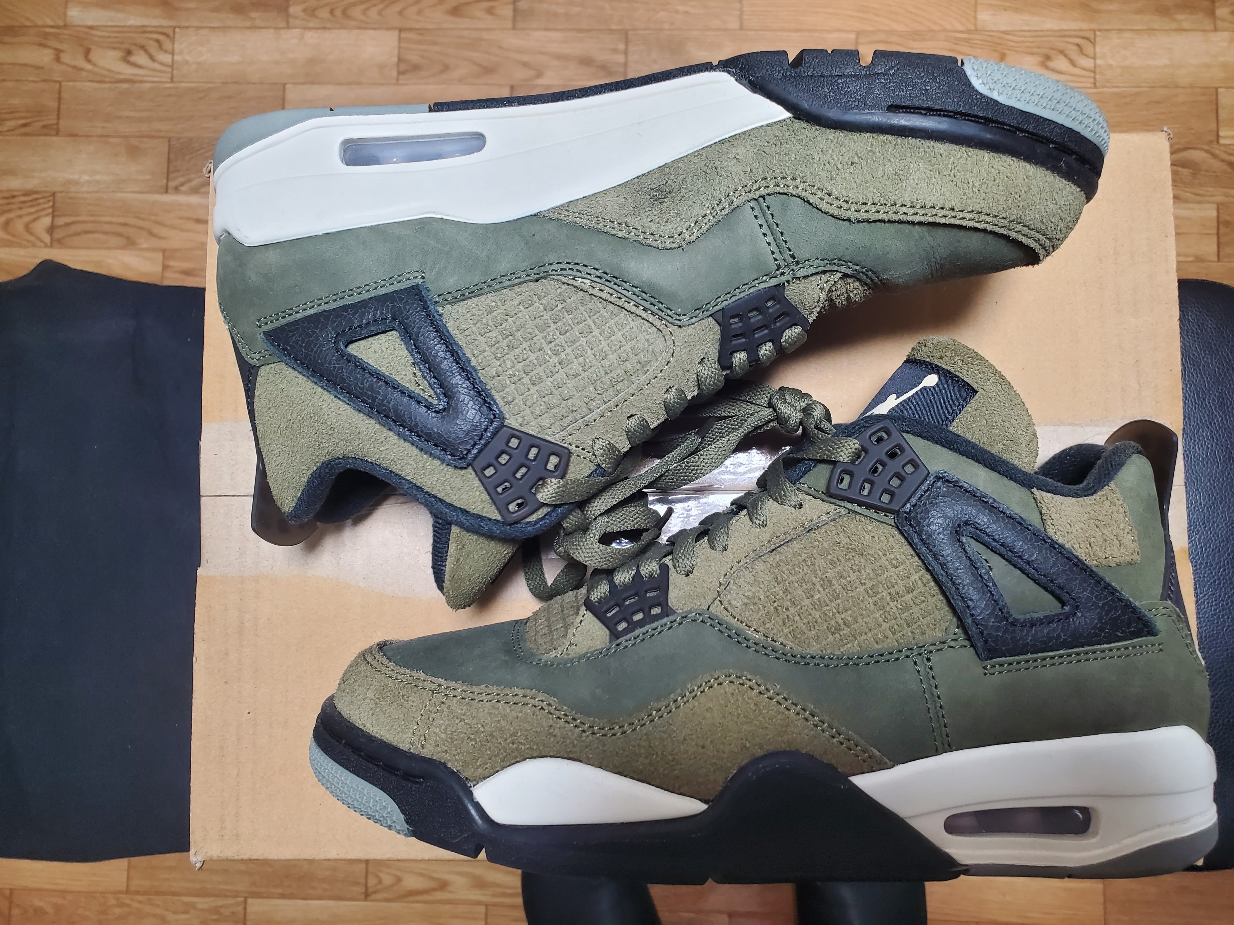 Nike Air Jordan 4 Retro SE Craft "Olive"