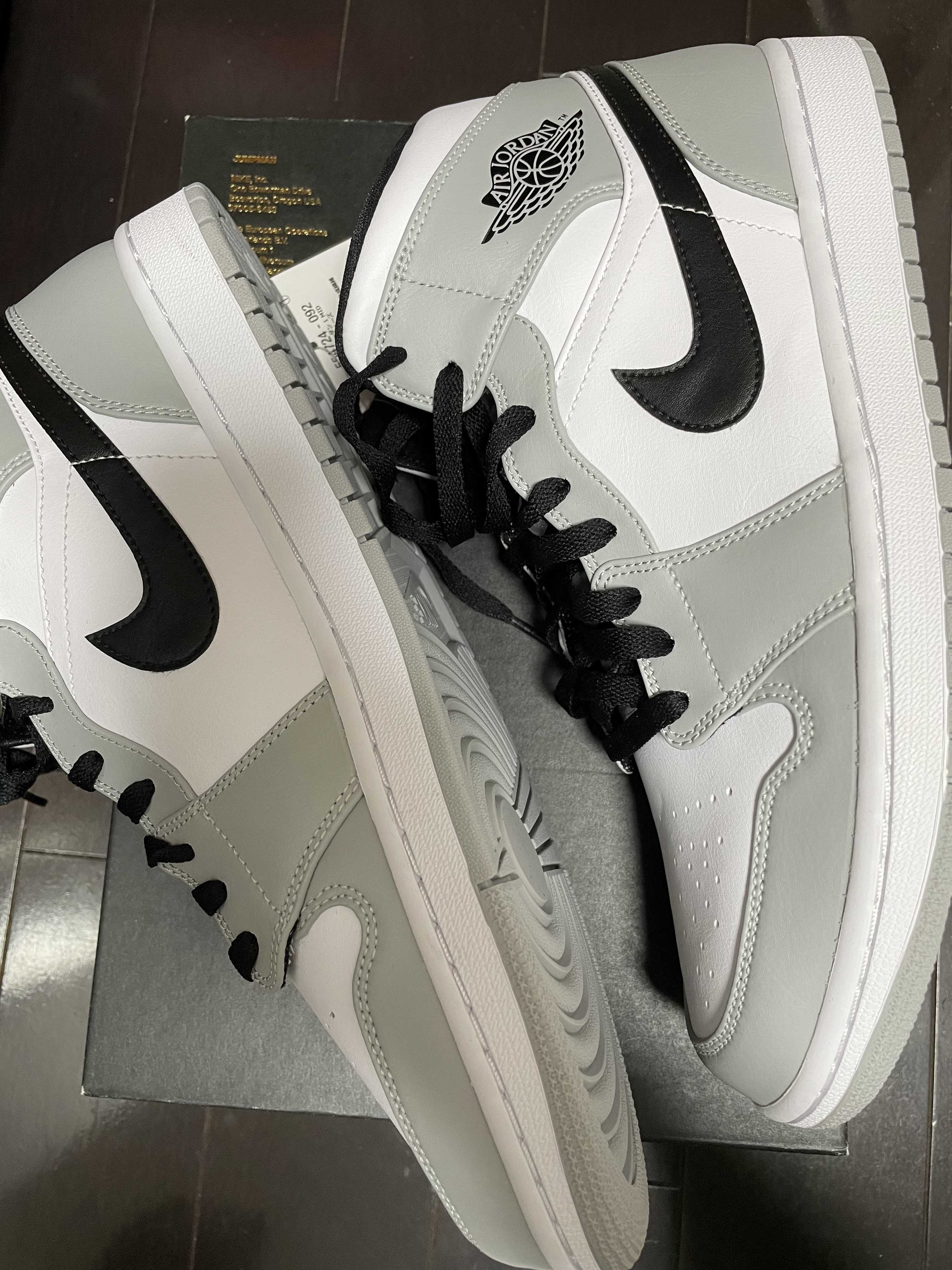 Nike Air Jordan 1 Mid "Light Smoke Grey/White/Black"