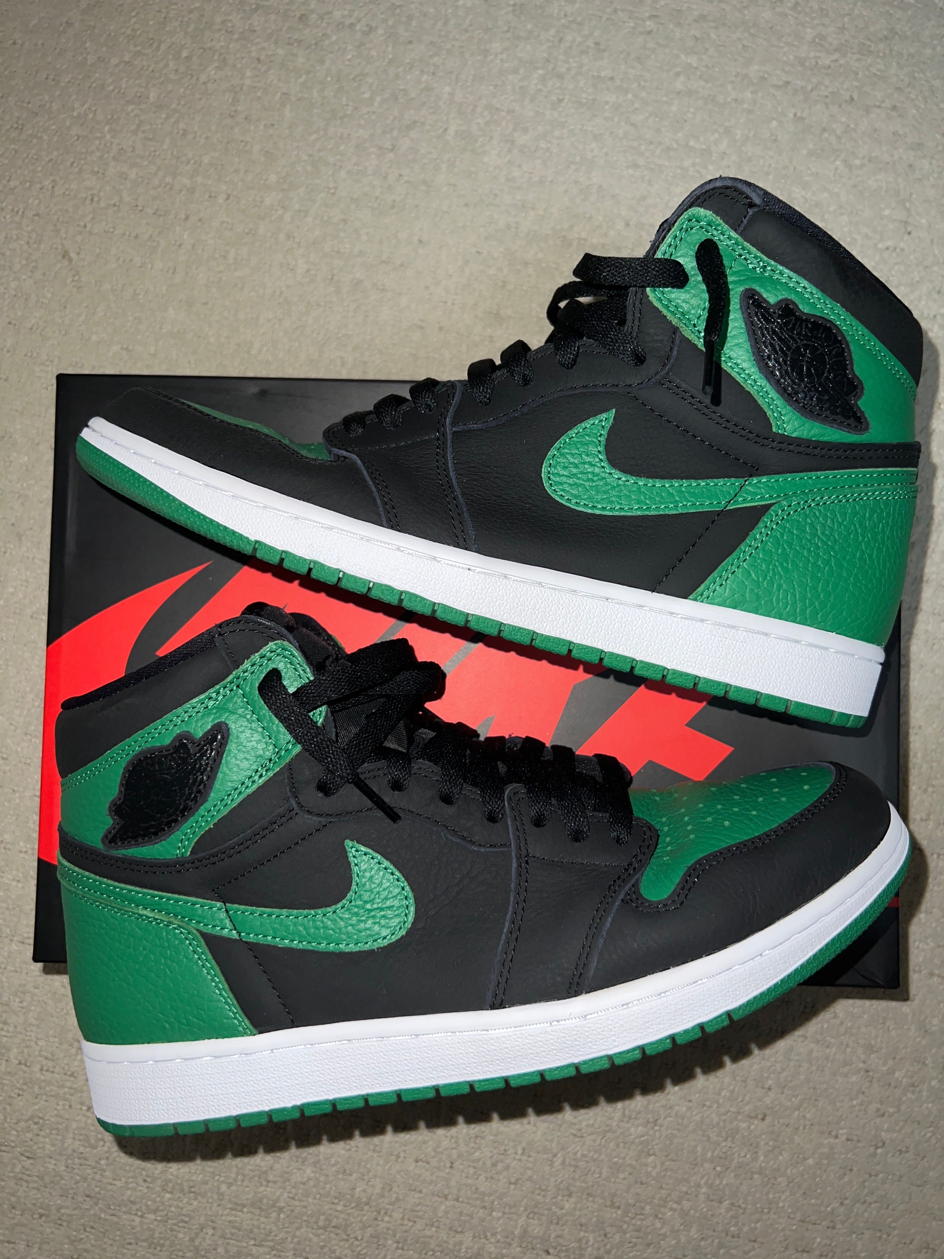 Nike Air Jordan 1 Retro High OG "Black/Pine Green" (2020)